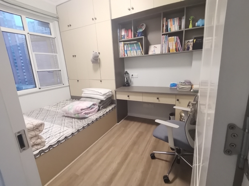 塞納河畔九成新精裝三房電梯中層拎包入住看房聯(lián)系15827916568