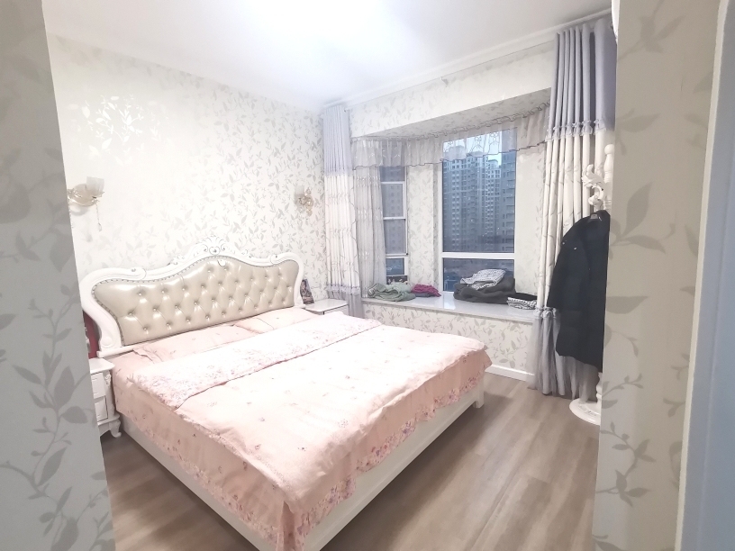 塞納河畔九成新精裝三房電梯中層拎包入住看房聯(lián)系15827916568