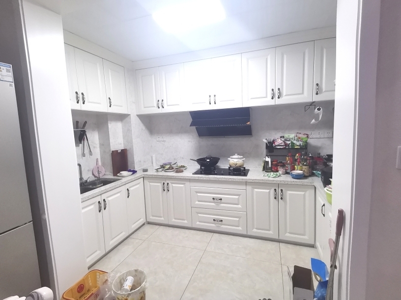 塞納河畔九成新精裝三房電梯中層拎包入住看房聯(lián)系15827916568