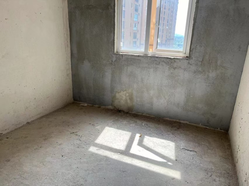高铁北站新.领.地一线马路边房子112平三室双阳台证满二年售40+万有钥匙看房