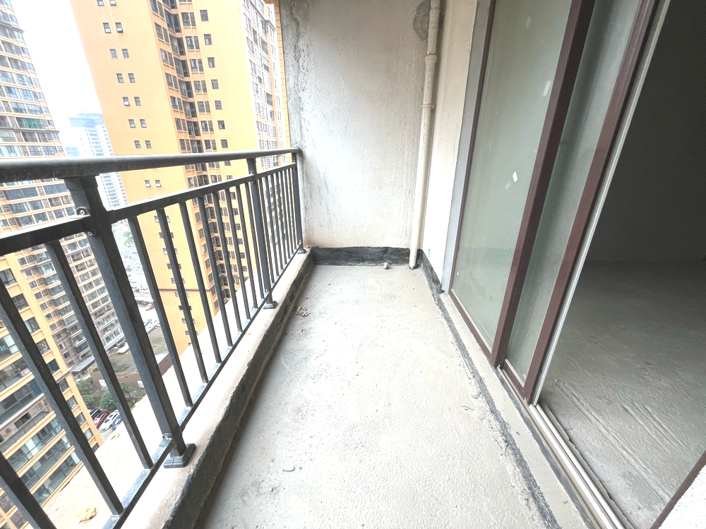 高铁北站新.领.地一线马路边房子112平三室双阳台证满二年售40+万有钥匙看房