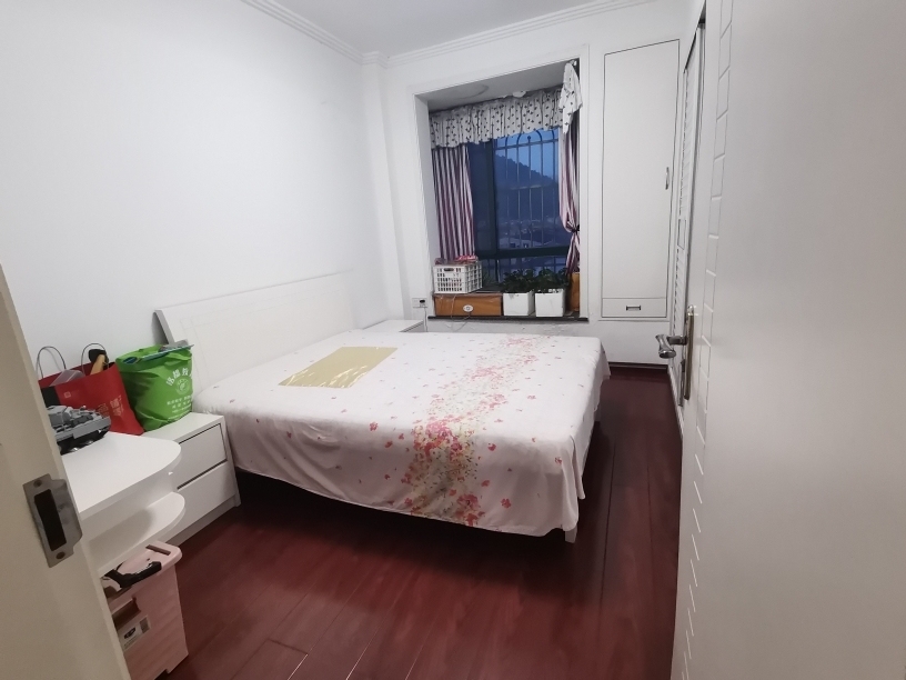 一小一中书包房永邦步梯中高层131㎡大三室
