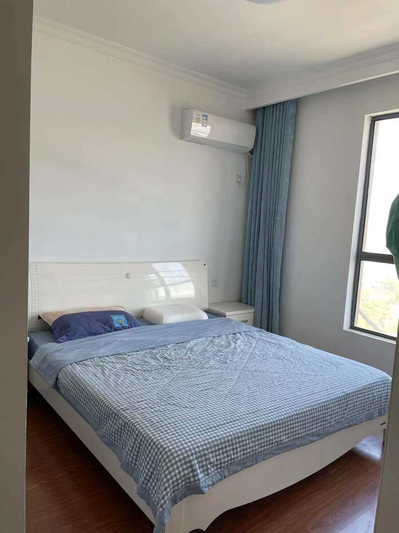 出租[玫瑰][玫瑰][玫瑰]銀輪新世界電梯房3室2廳拎包入住即可，1700元/月，看房方便