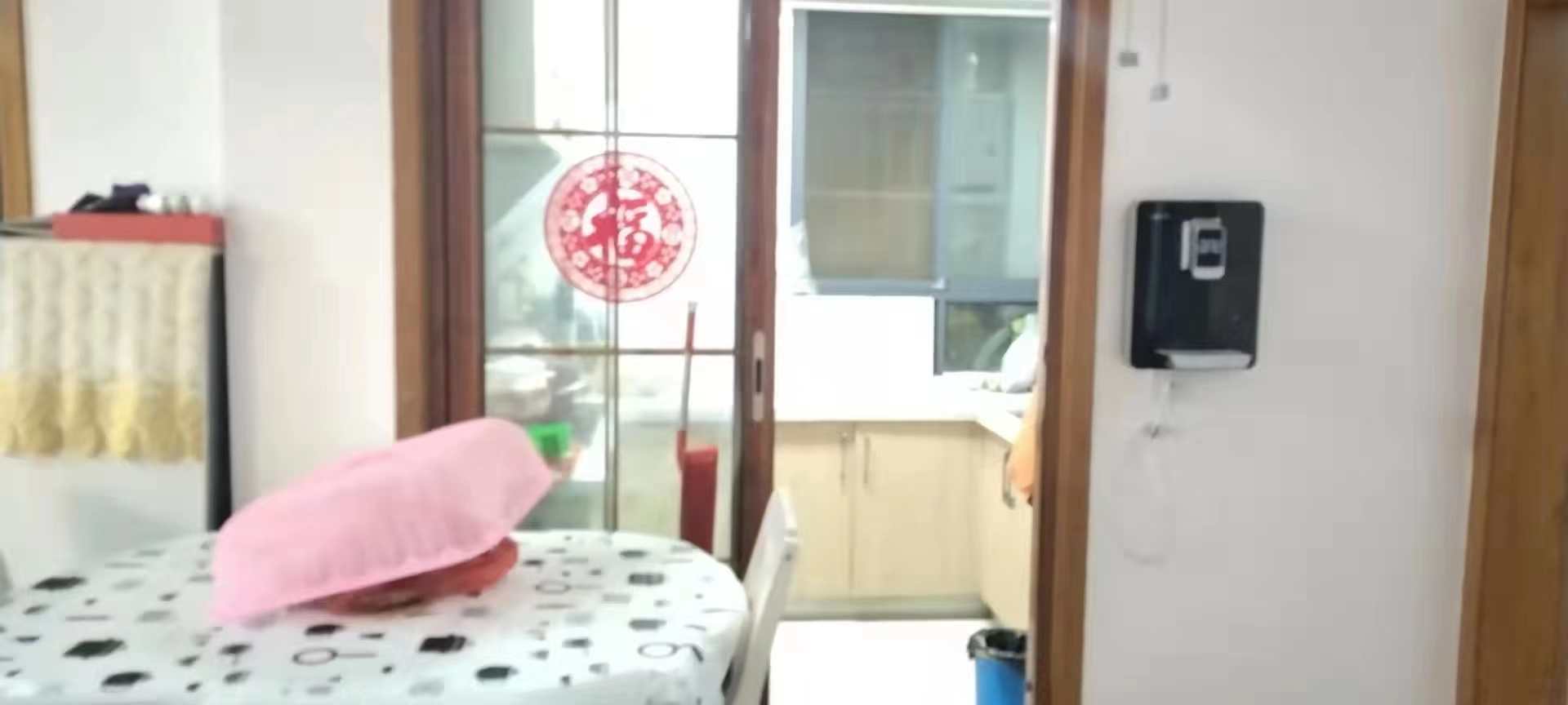 出租[玫瑰][玫瑰][玫瑰]銀輪新世界電梯房3室2廳拎包入住即可，1700元/月，看房方便