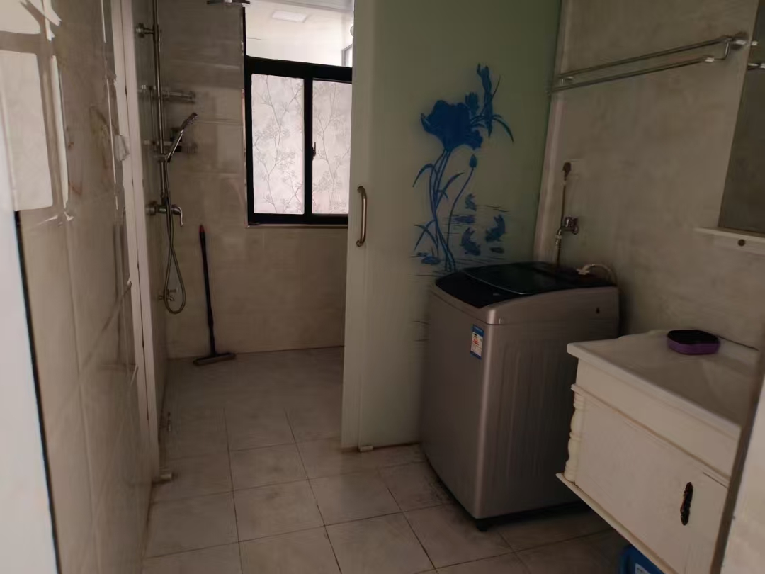 永邦欧洲城电梯房，大两房，1500一个月，有钥匙看房，看房电话18307150819