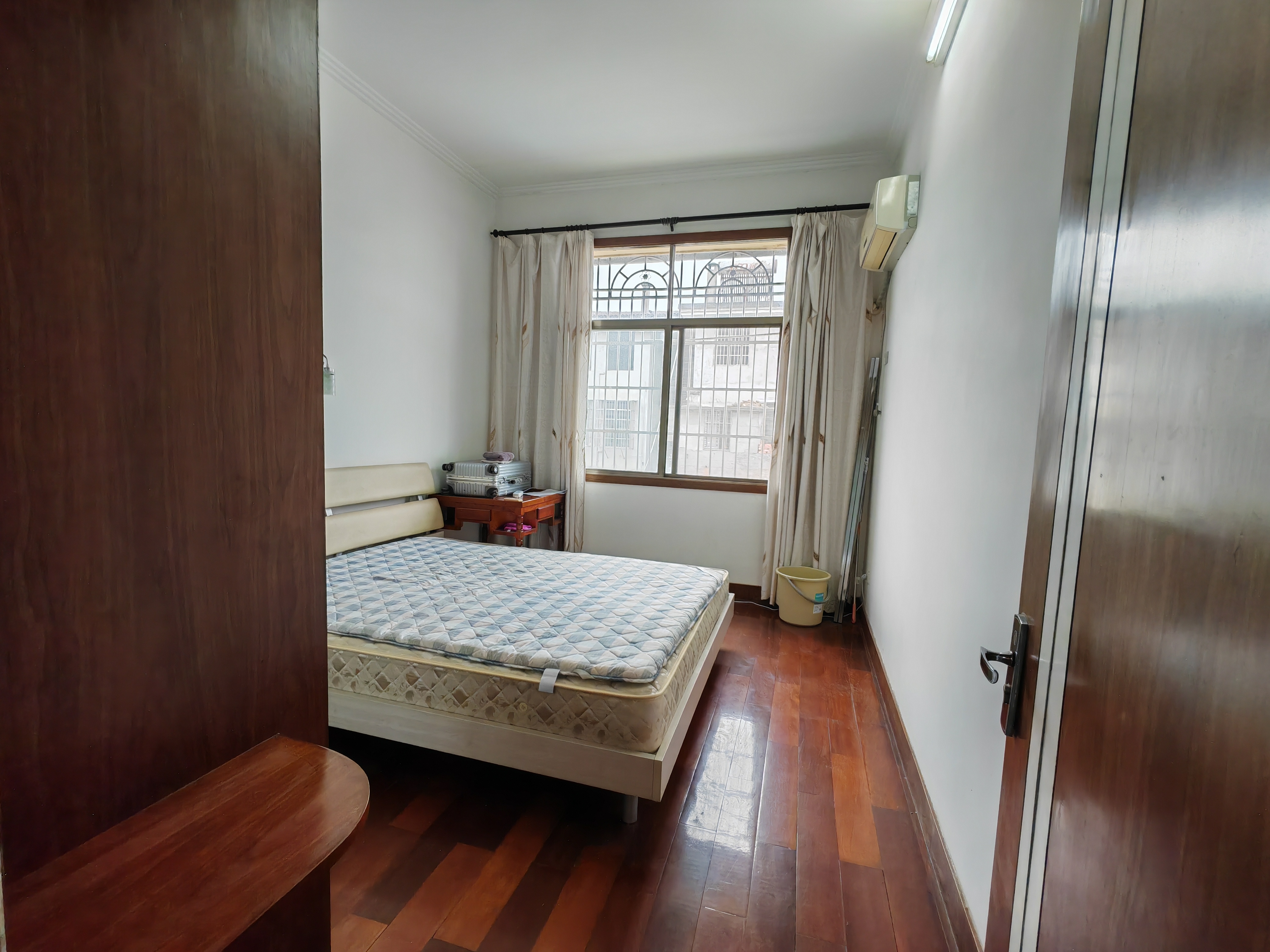 北站附近组织部小区，四室两厅两卫一阳台，159平，4室，39.8万，急急急售，看房电话18307150819