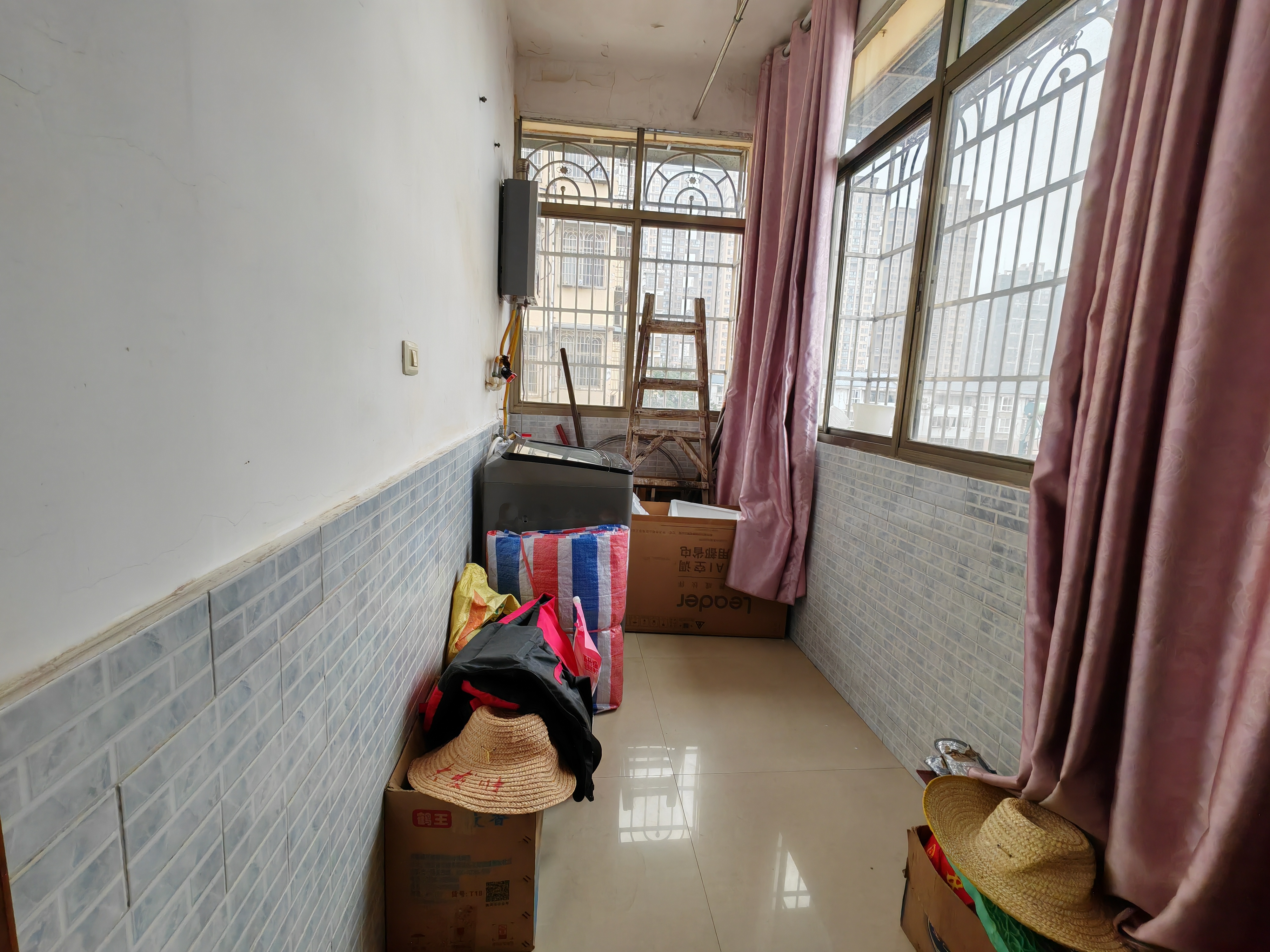 北站附近组织部小区，四室两厅两卫一阳台，159平，4室，39.8万，急急急售，看房电话18307150819