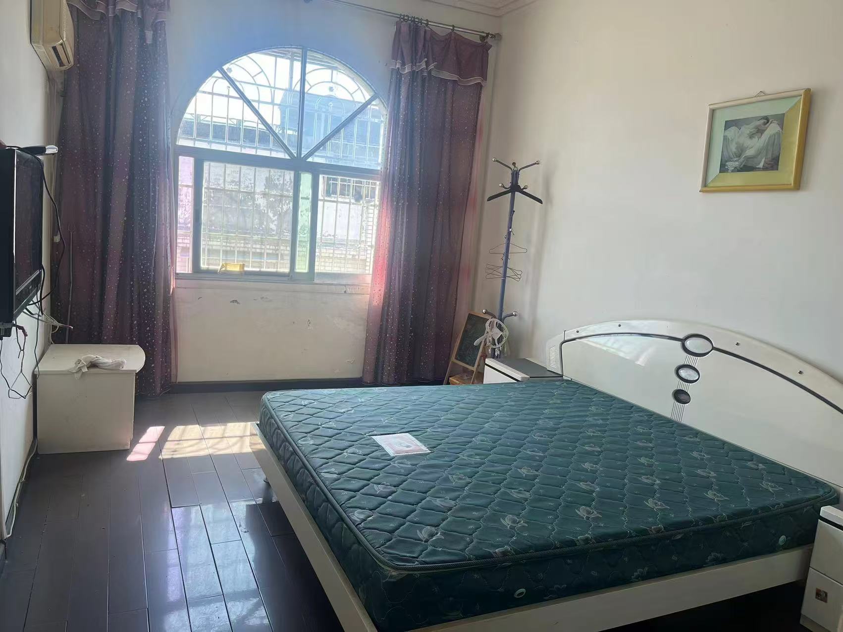 金三角，三室两厅，126平，租500一个月，看房方便，看房电话18307150819