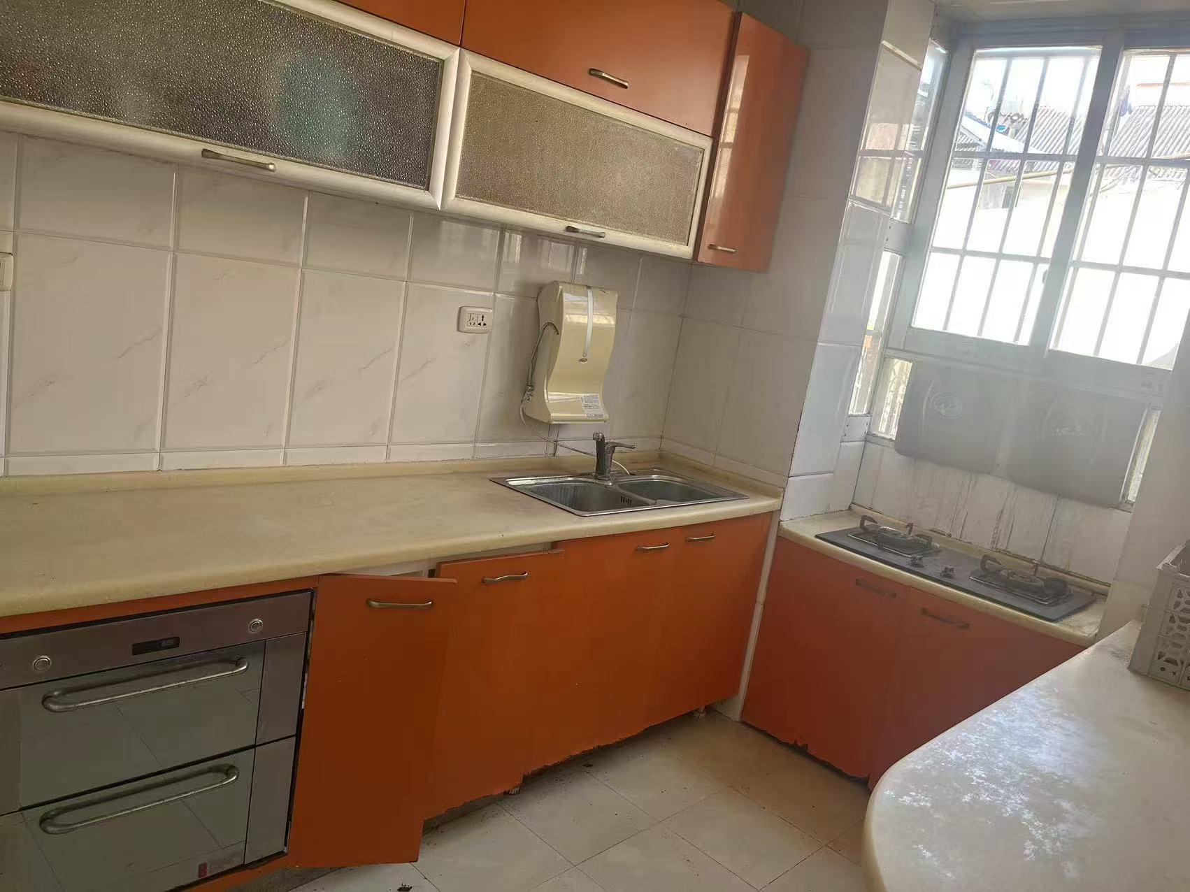 金三角，三室两厅，126平，租500一个月，看房方便，看房电话18307150819