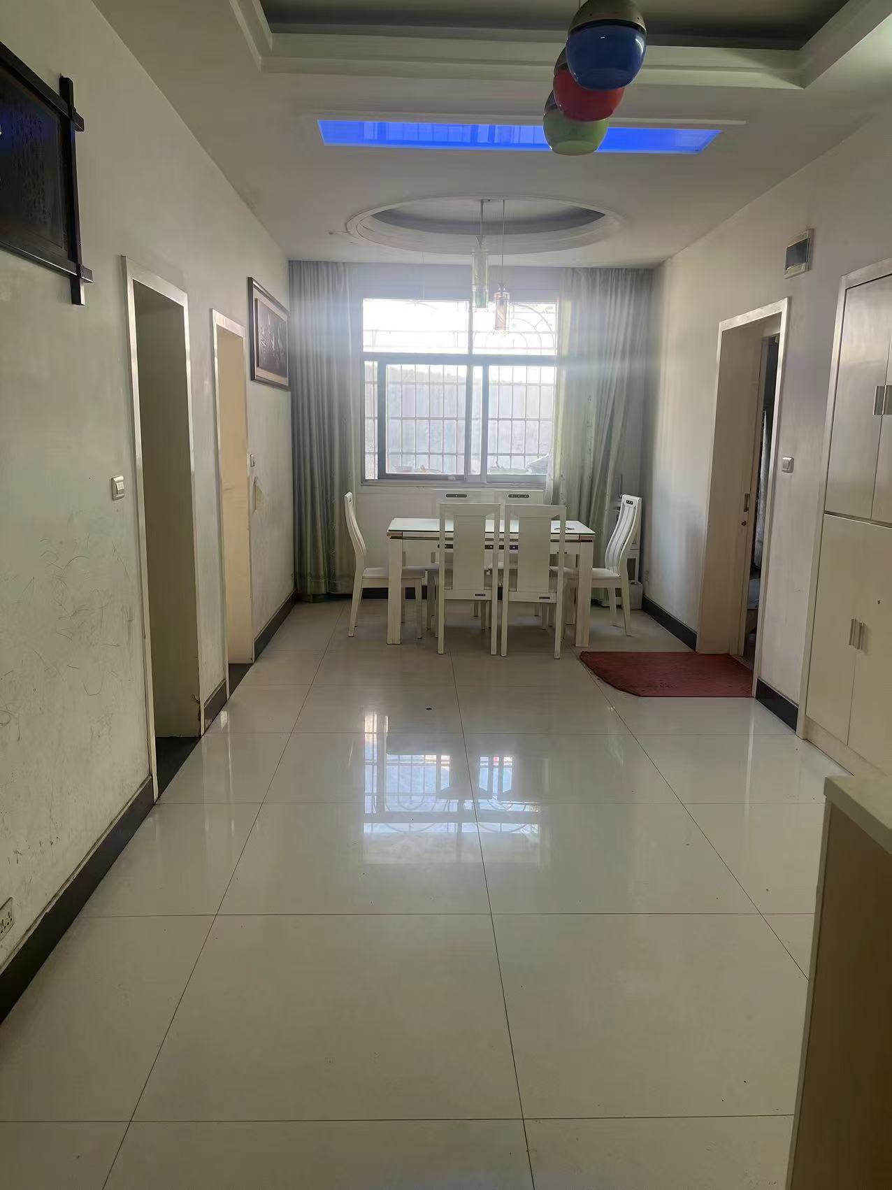 金三角，三室两厅，126平，租500一个月，看房方便，看房电话18307150819