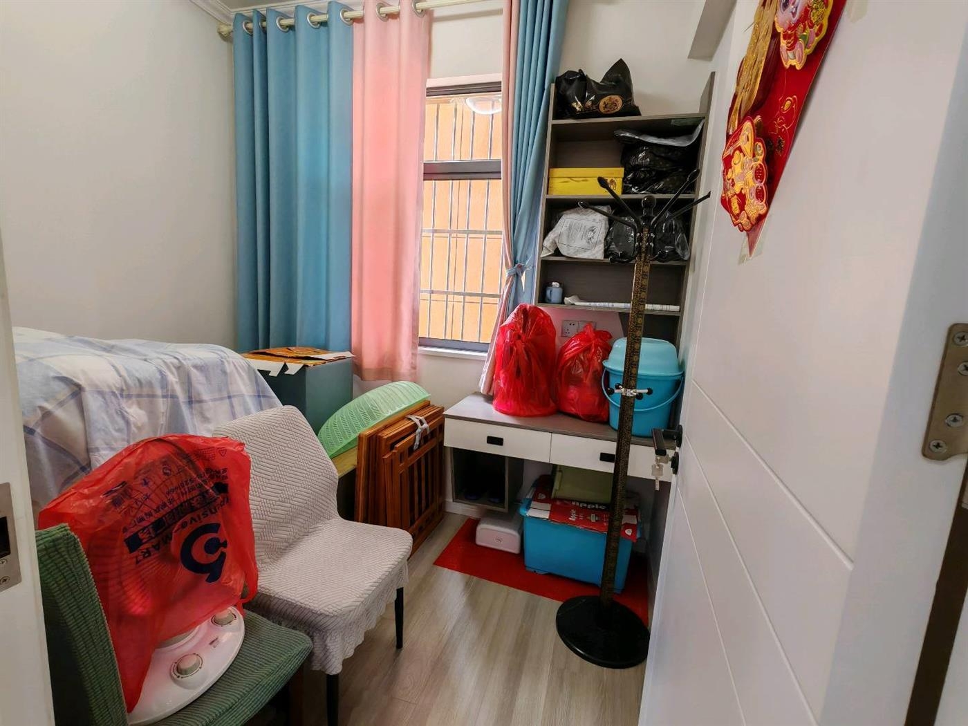 鹏成新都汇，电梯房，三室两厅，9.9成新，中间好楼层，证件齐全，49.8万，看房电话18307150819