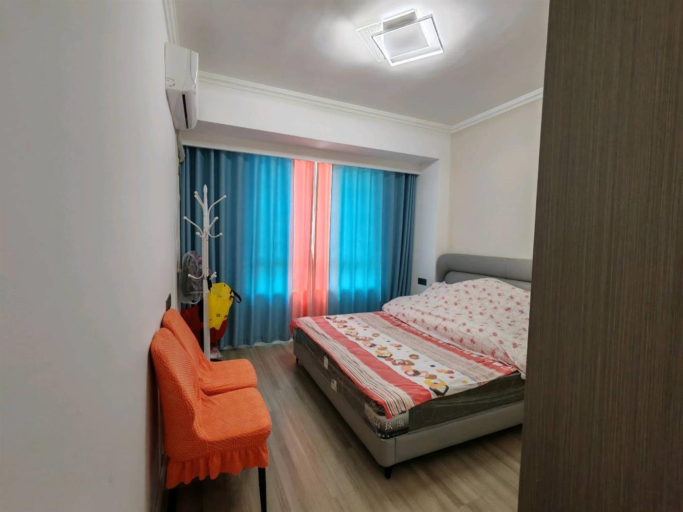 鹏成新都汇，电梯房，三室两厅，9.9成新，中间好楼层，证件齐全，49.8万，看房电话18307150819