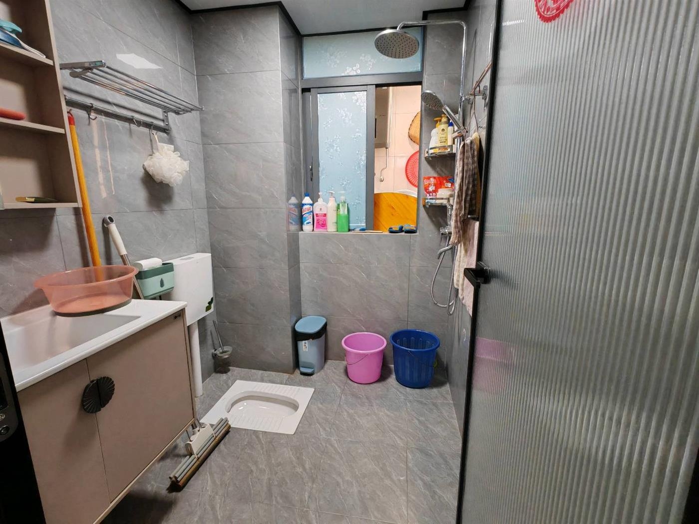 鹏成新都汇，电梯房，三室两厅，9.9成新，中间好楼层，证件齐全，49.8万，看房电话18307150819