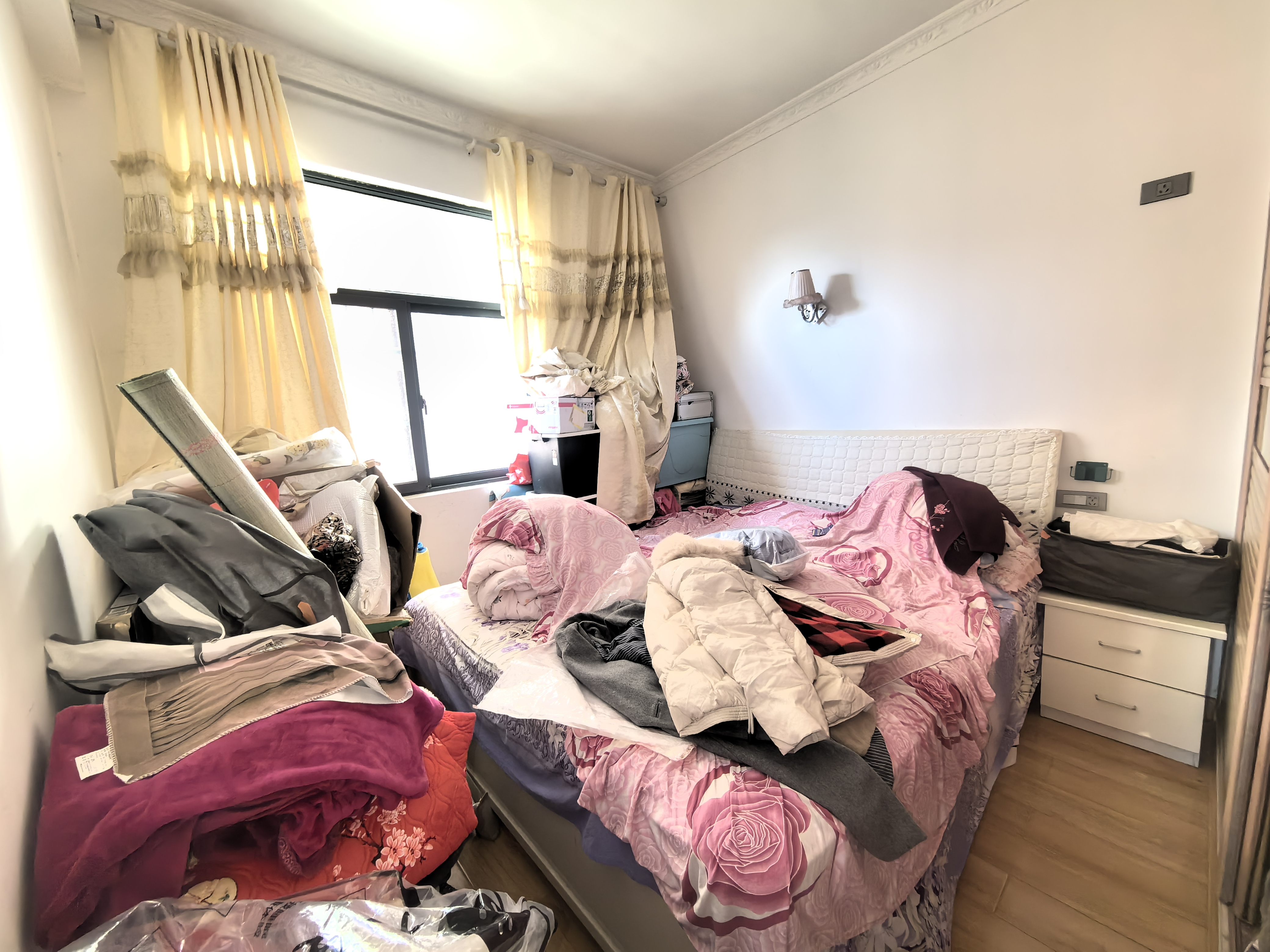 阳光豪庭电梯房，119.2平，三室两厅两卫一阳台，39.8万，急售，证件齐全，看房电话18307150819