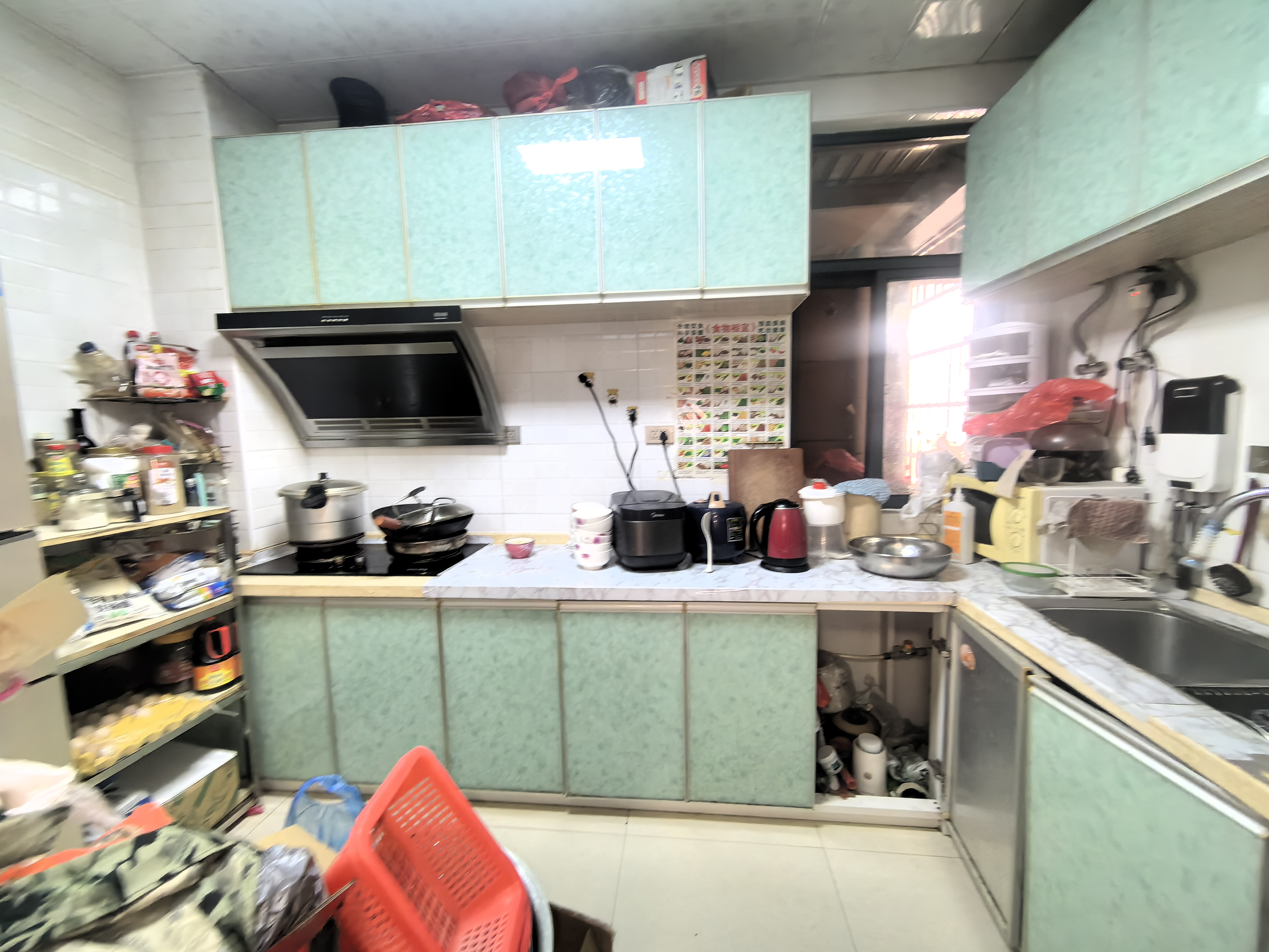 阳光豪庭电梯房，119.2平，三室两厅两卫一阳台，39.8万，急售，证件齐全，看房电话18307150819