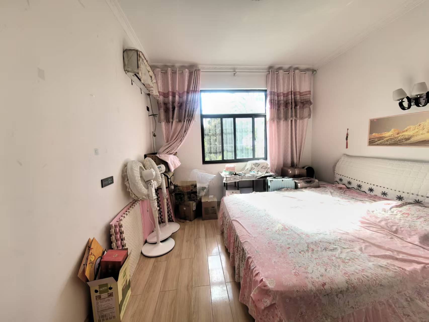 阳光豪庭电梯房，119.2平，三室两厅两卫一阳台，39.8万，急售，证件齐全，看房电话18307150819