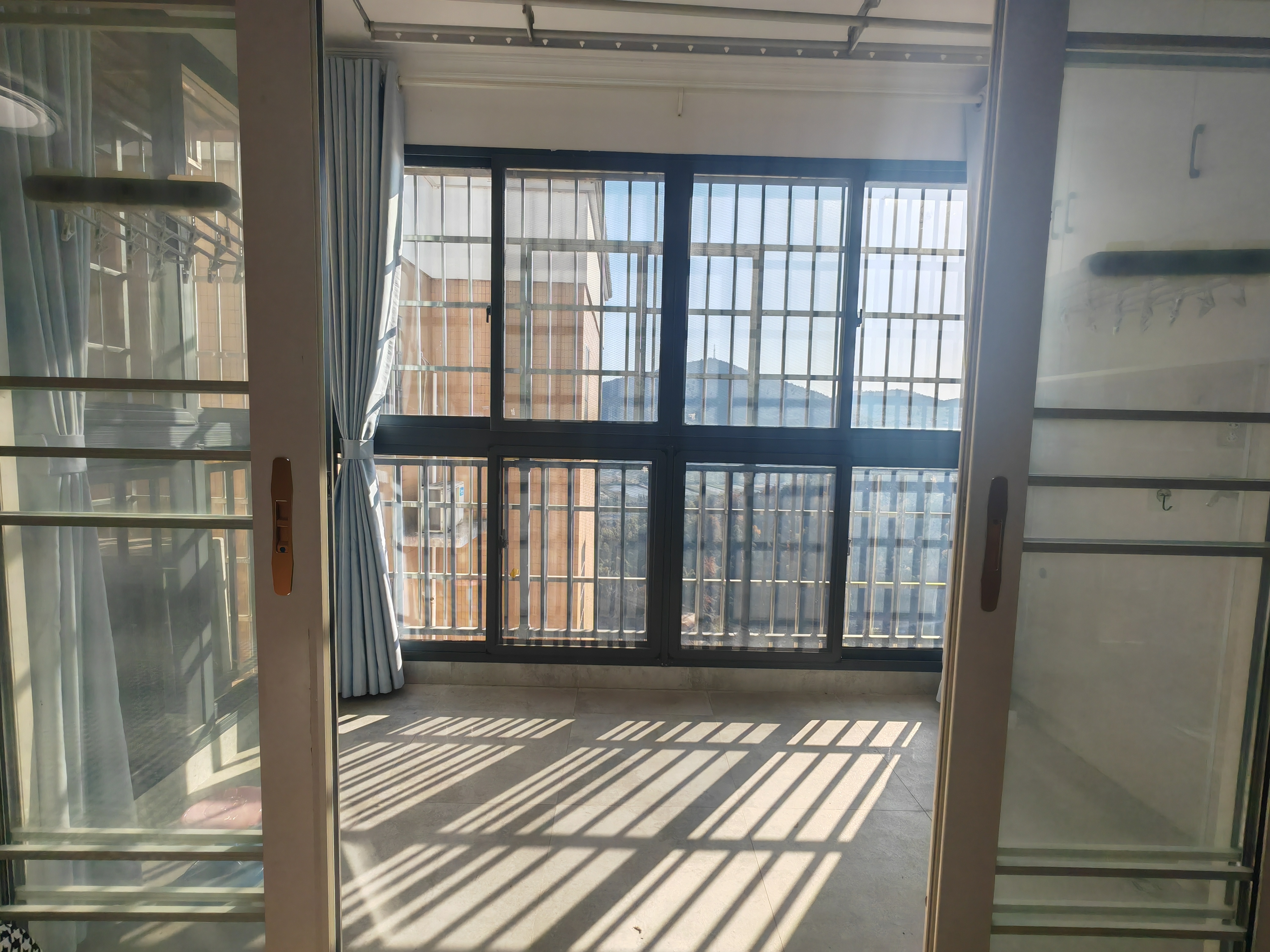 火车站附近博园东郡婚房装修，三室两厅两卫，125平，45万