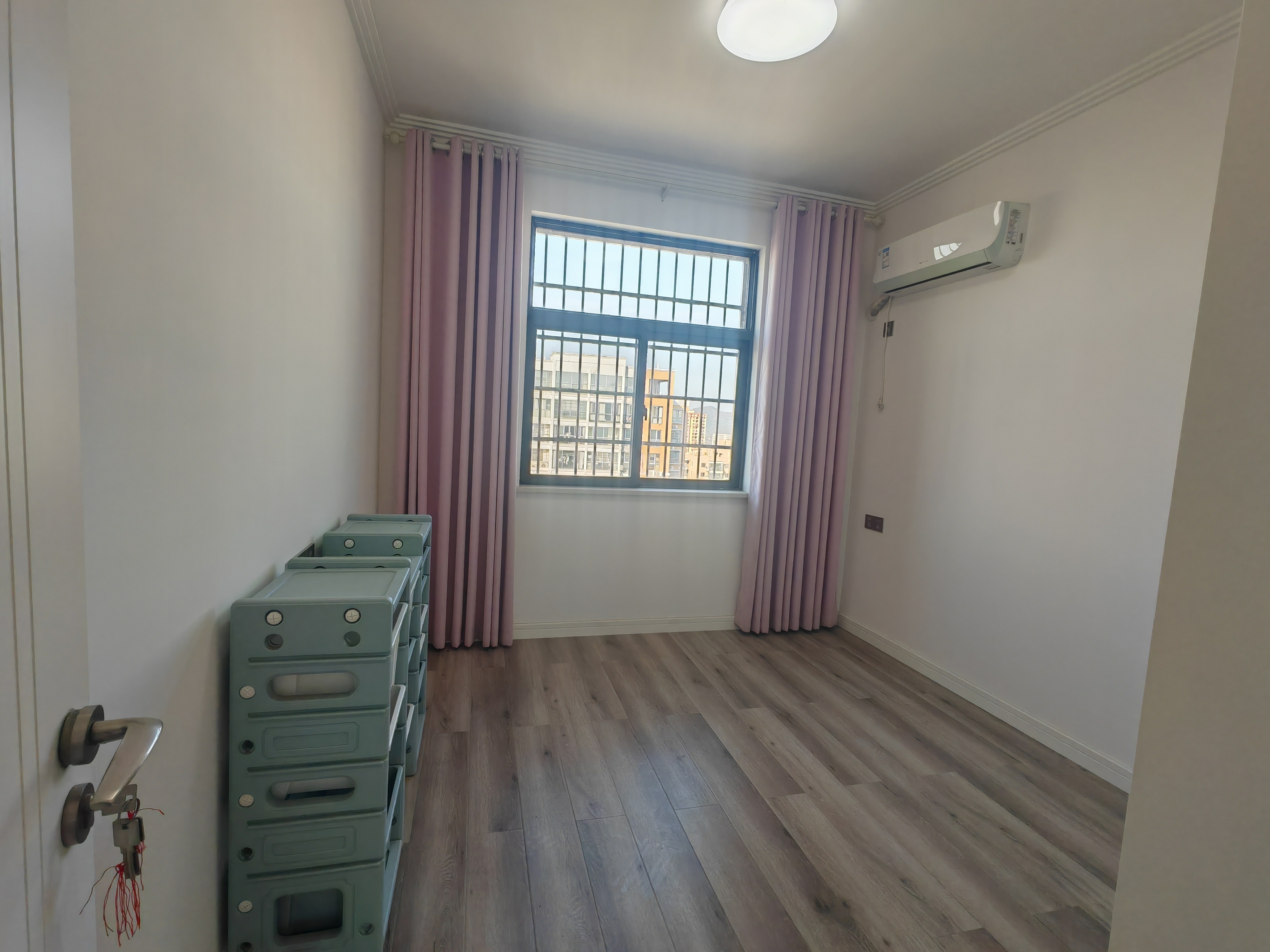 火车站附近博园东郡婚房装修，三室两厅两卫，125平，45万