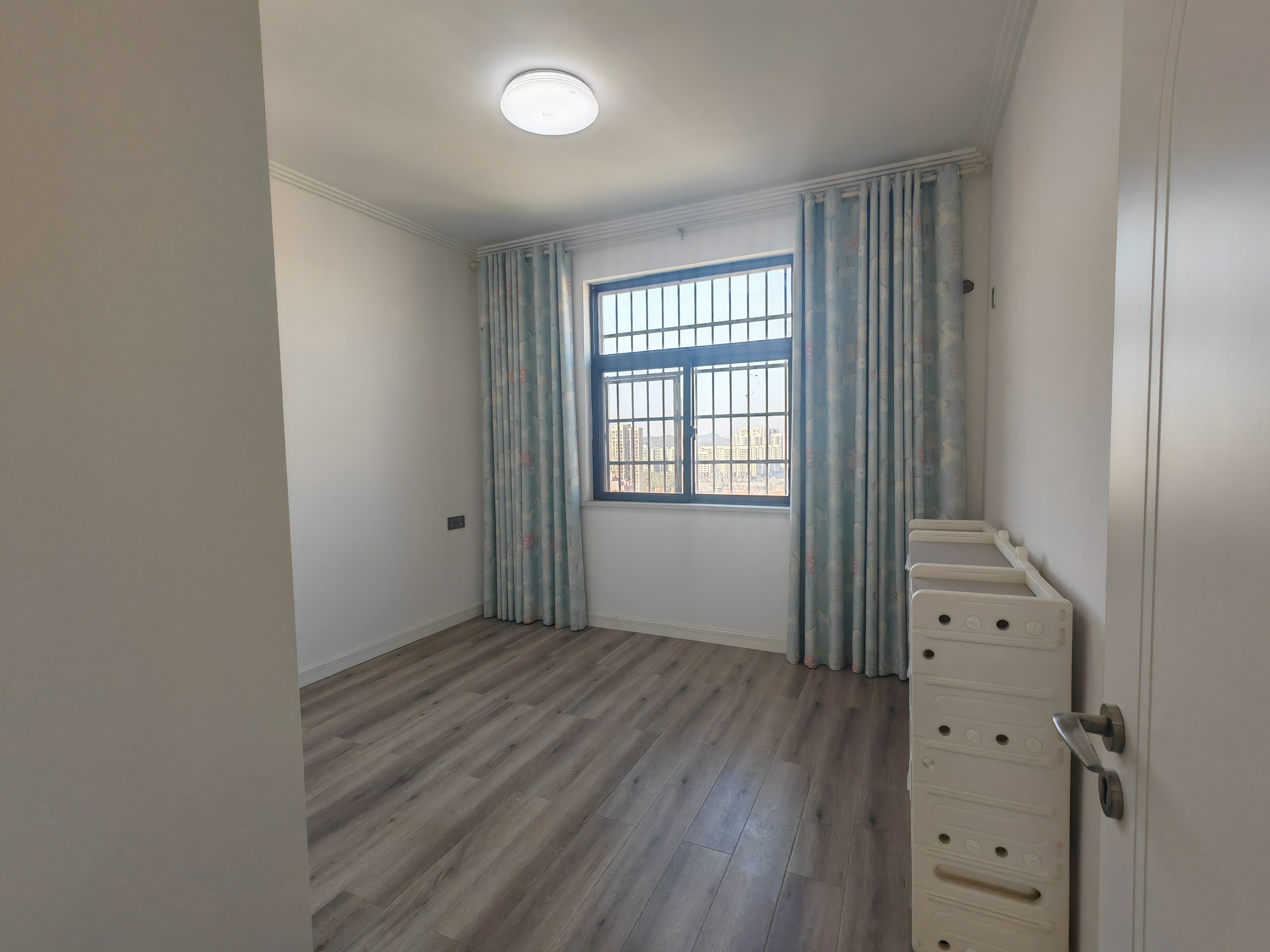 火车站附近博园东郡婚房装修，三室两厅两卫，125平，45万