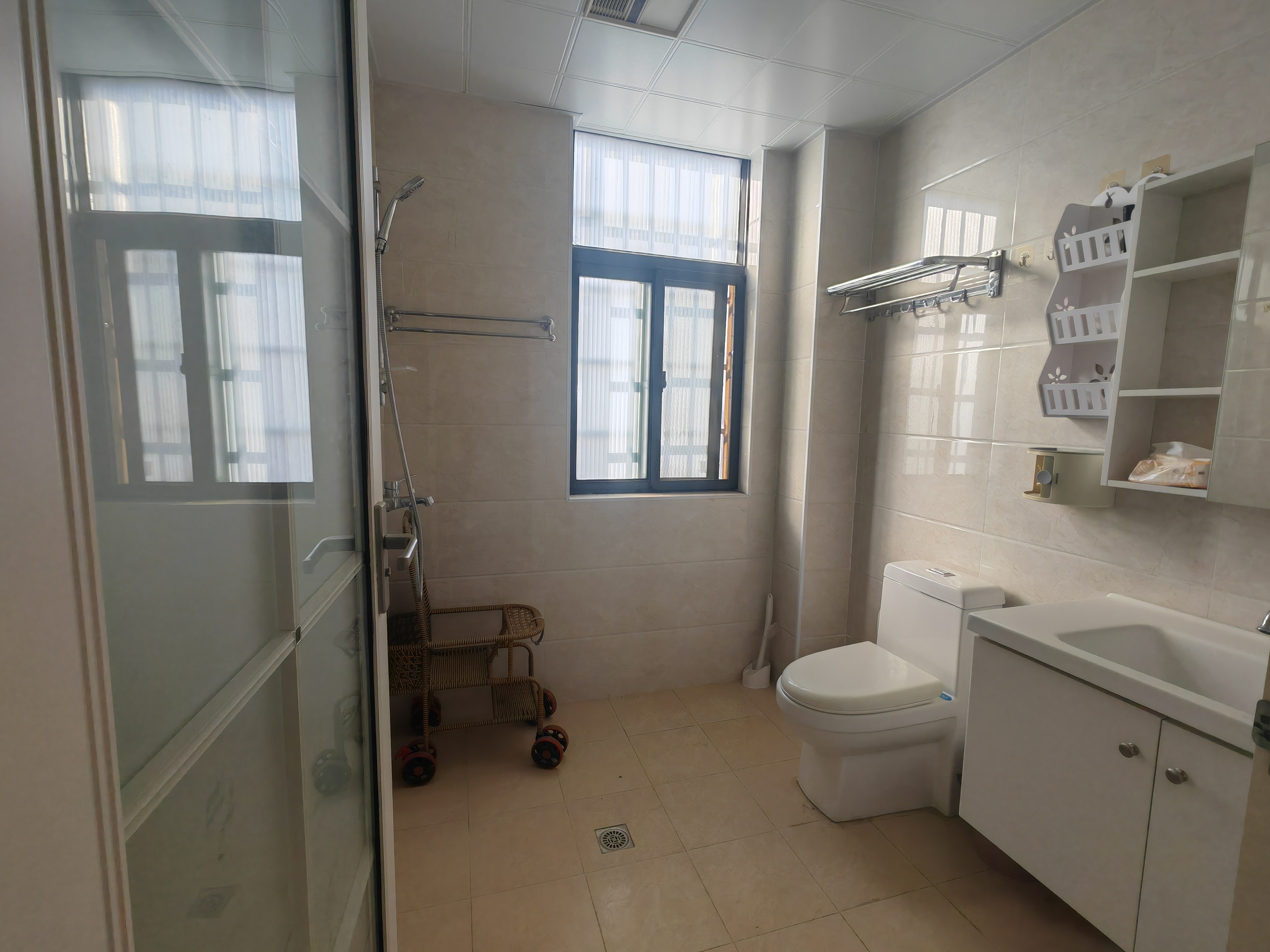 火车站附近博园东郡婚房装修，三室两厅两卫，125平，45万