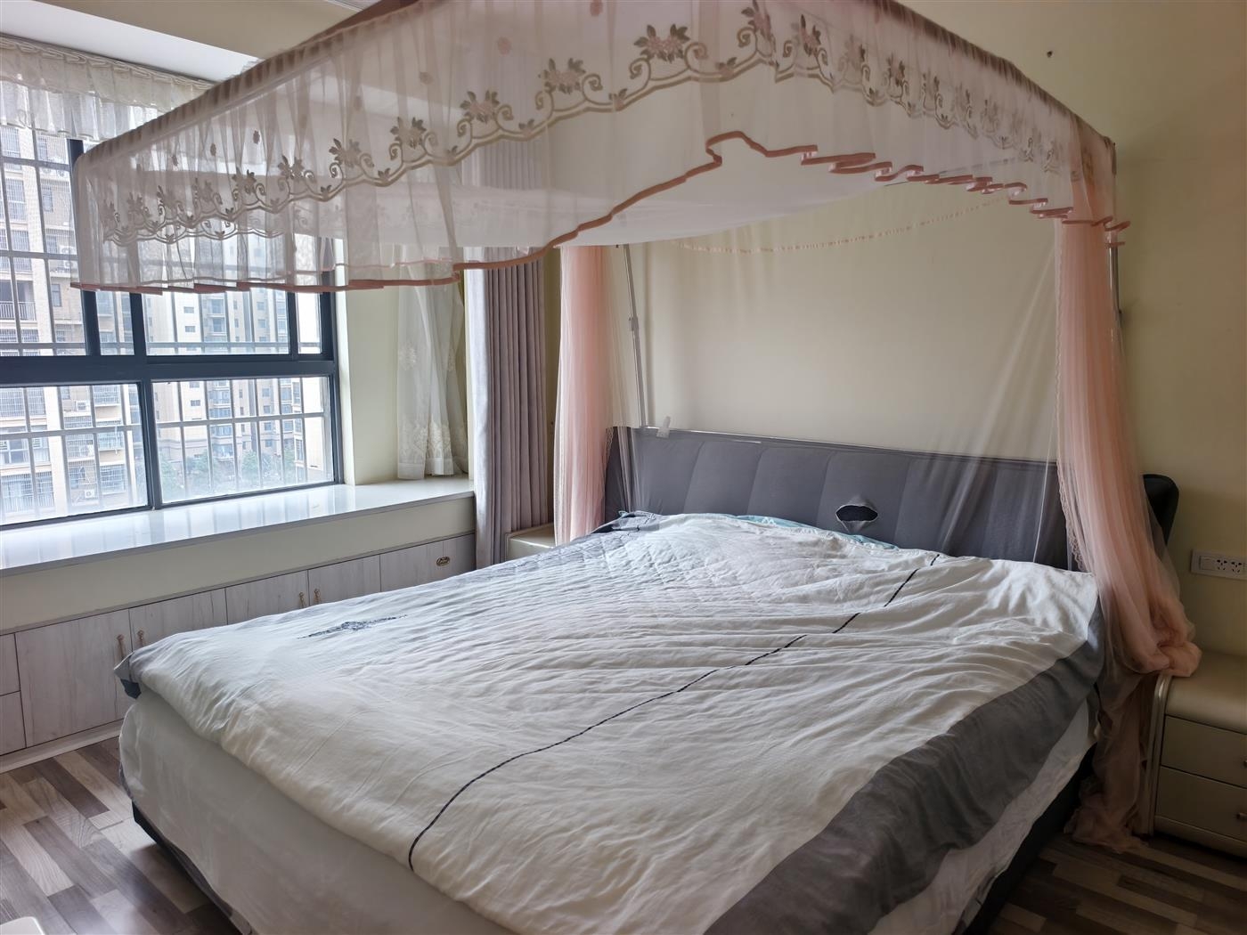 同城上都小高层中层，业主自住房，业主诚意出售，看房提前预约，看房电话18307150819