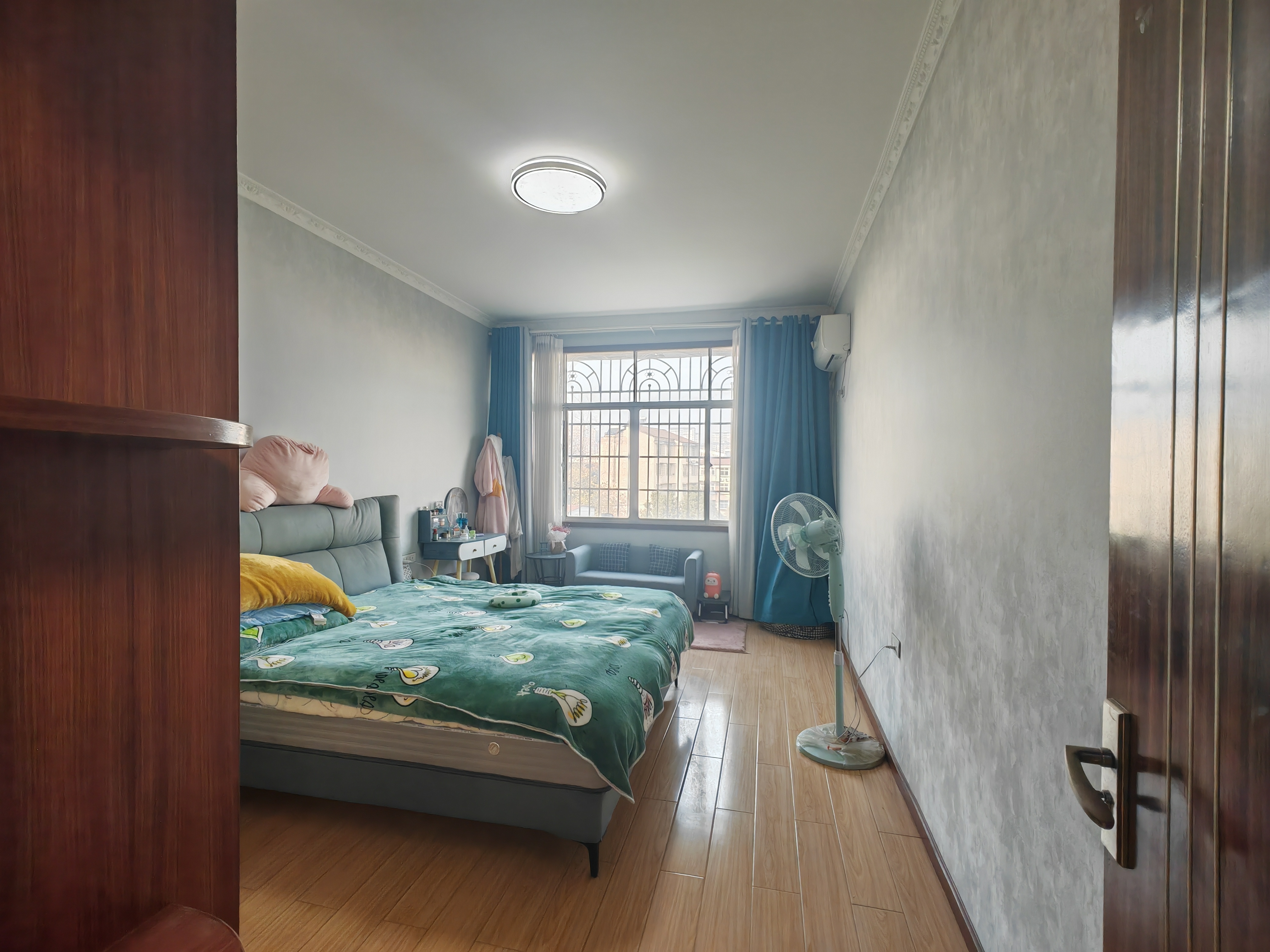 新区大两房，房子9成新，业主急售，看房有钥匙，看房电话18307150819