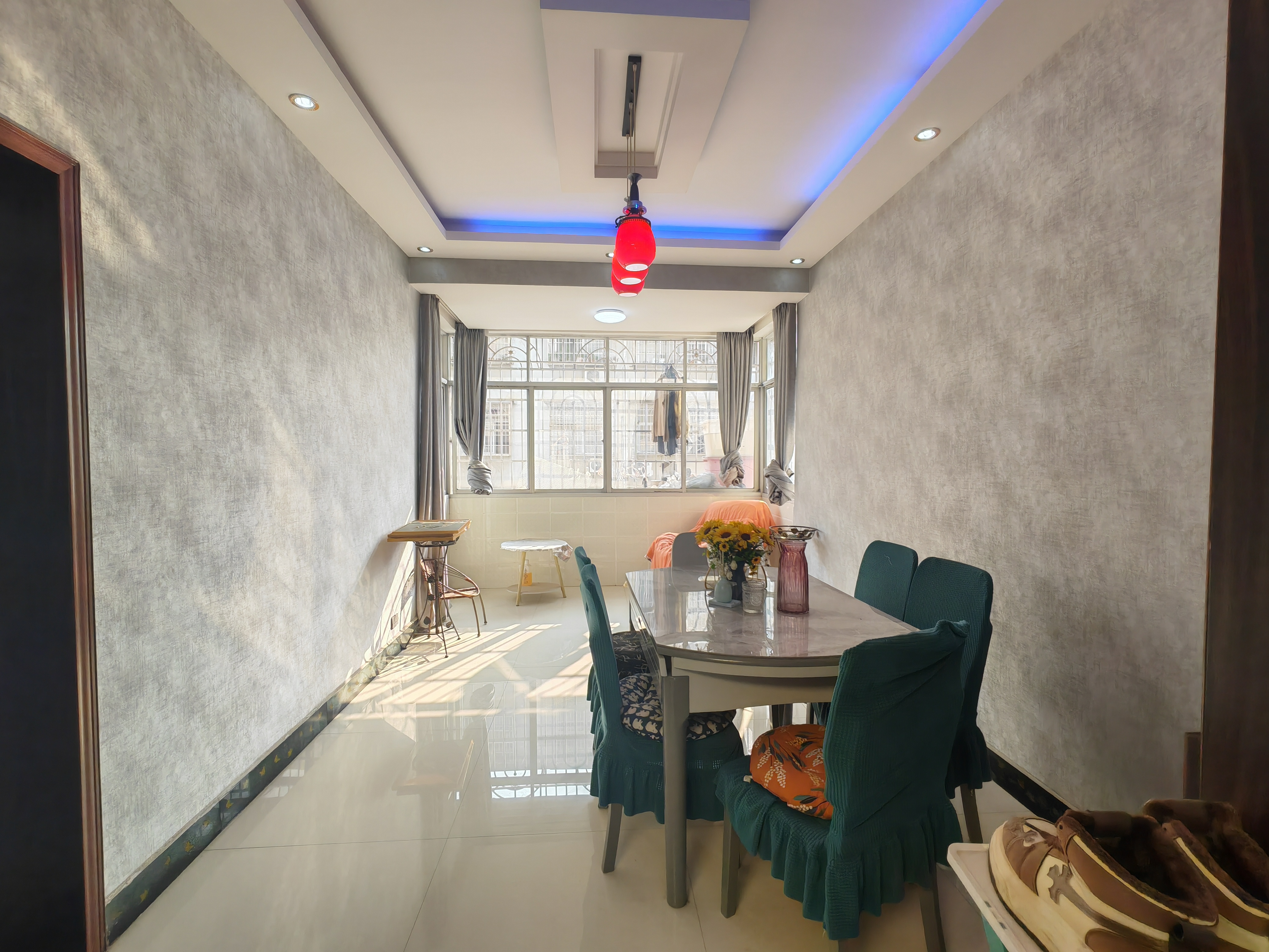 新区大两房，房子9成新，业主急售，看房有钥匙，看房电话18307150819