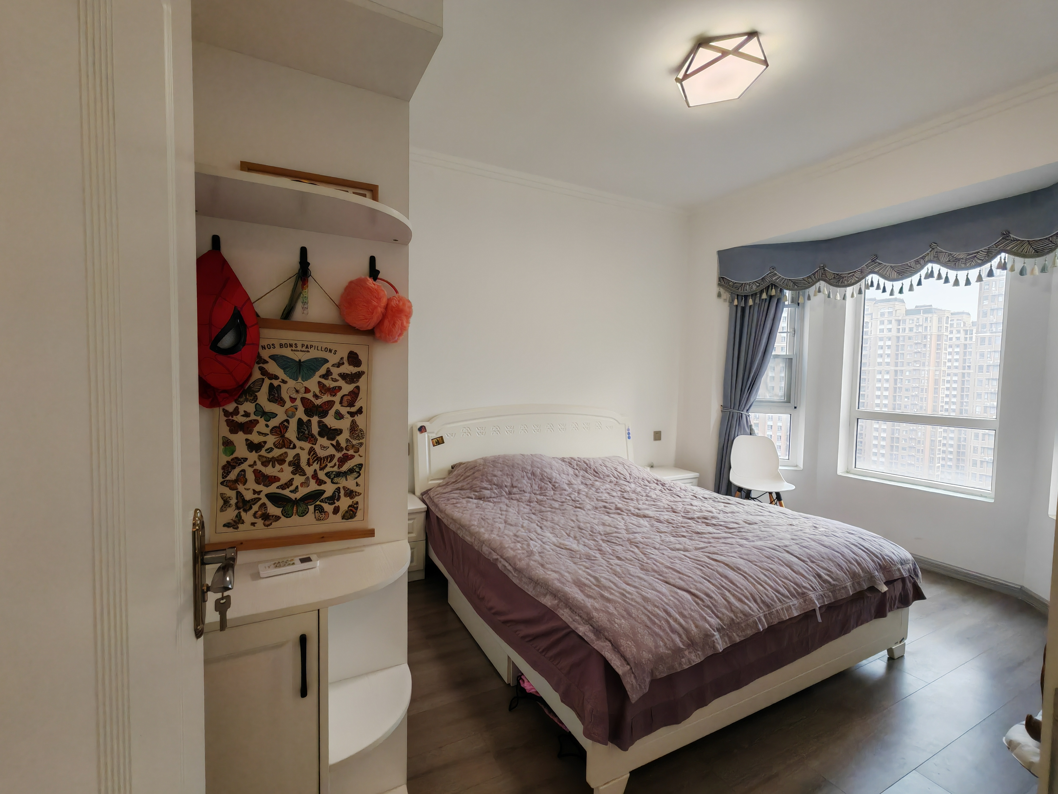 塞纳河畔电梯房，9成新的温馨三房，中间好楼层，有钥匙看房，看房电话18307150819