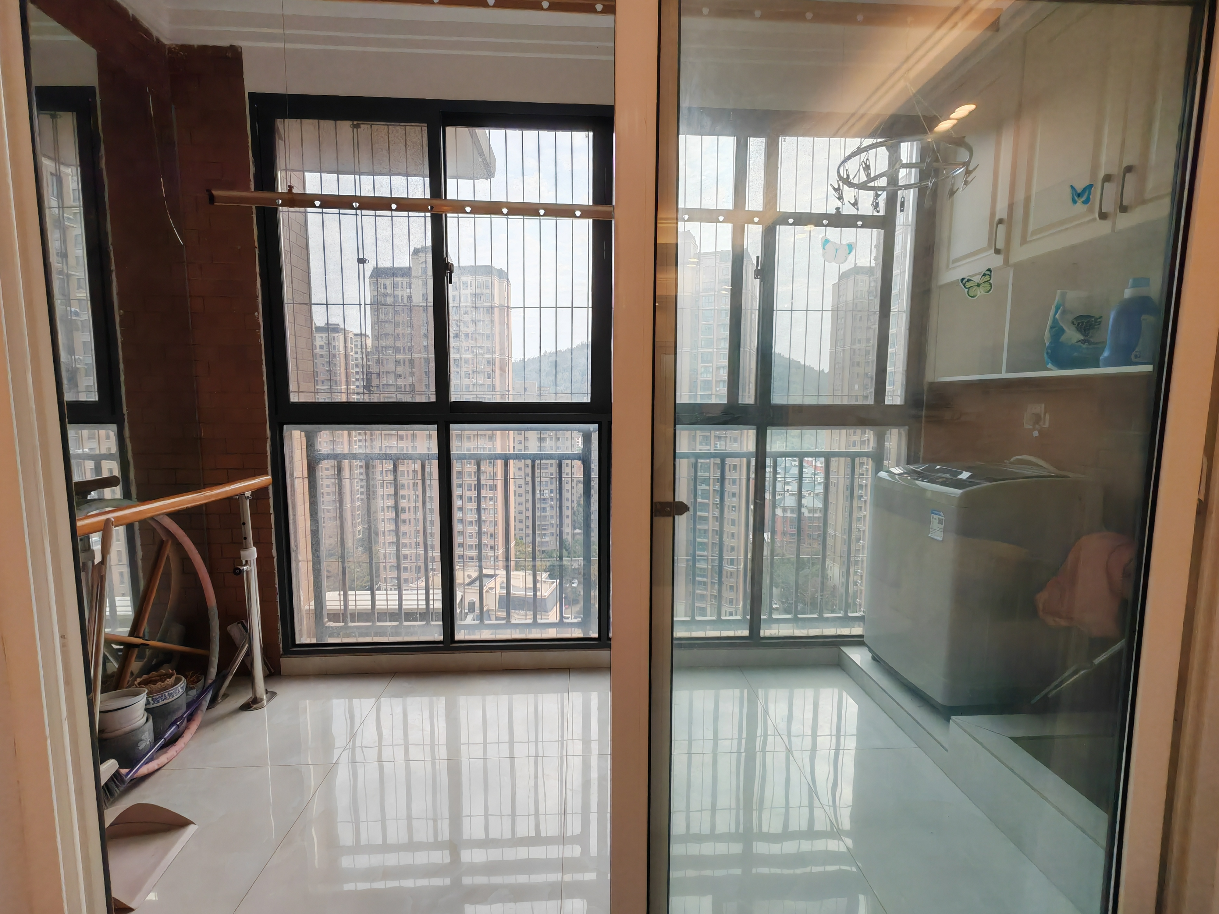 塞纳河畔电梯房，9成新的温馨三房，中间好楼层，有钥匙看房，看房电话18307150819