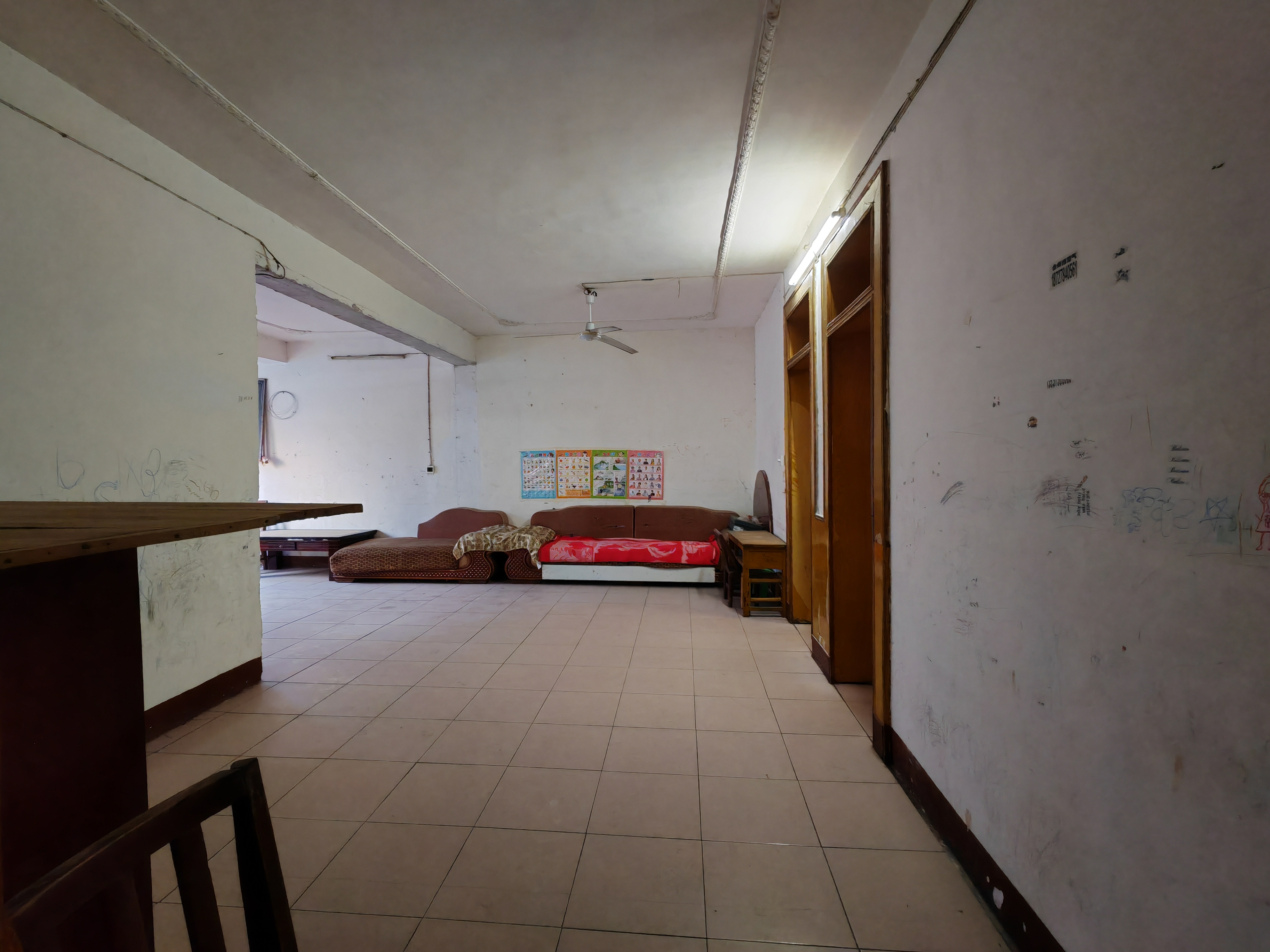 一中一小书包房，3楼，大三房，19.8万，有钥匙看房，看房电话18307150819