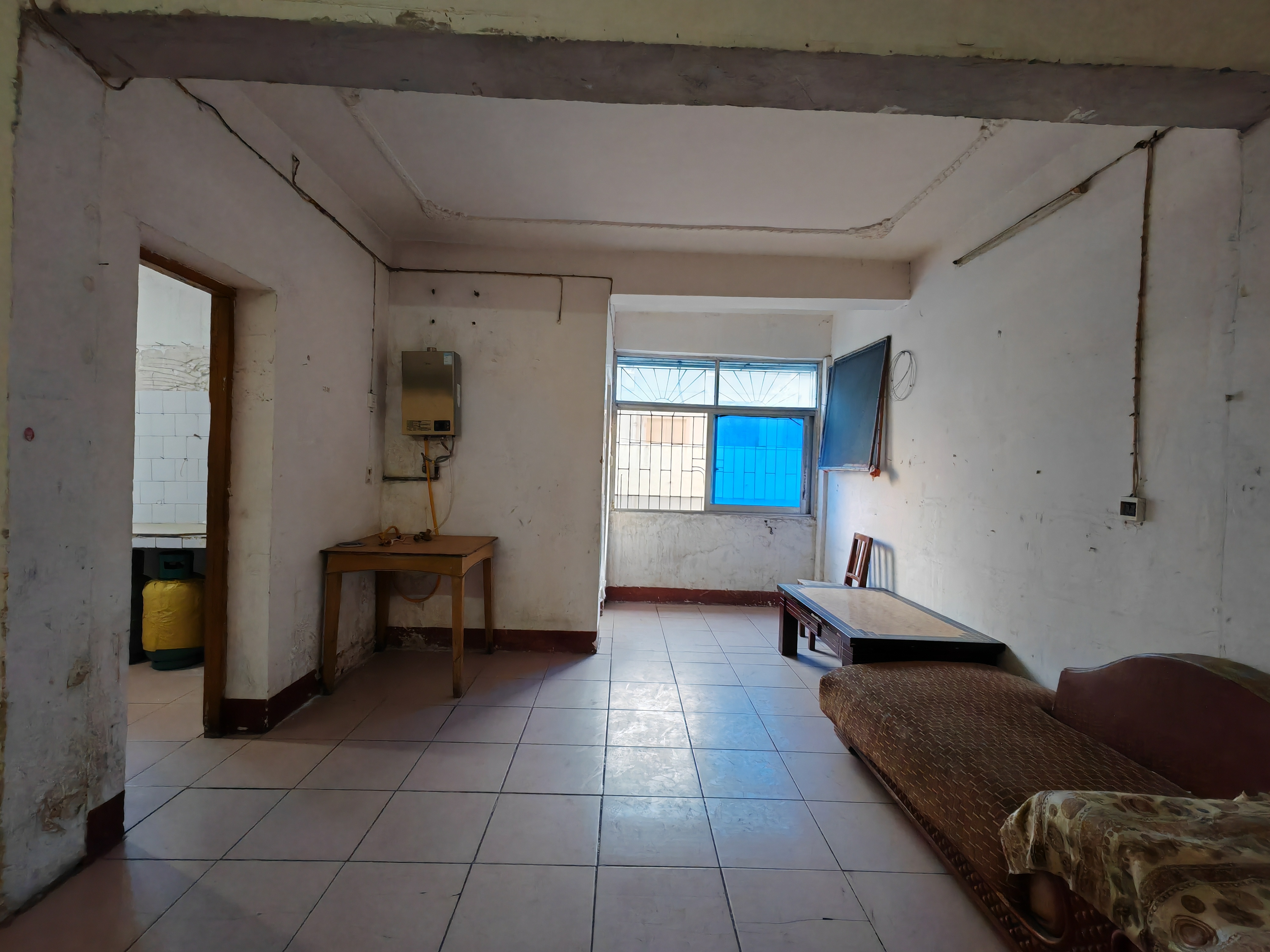 一中一小书包房，3楼，大三房，19.8万，有钥匙看房，看房电话18307150819