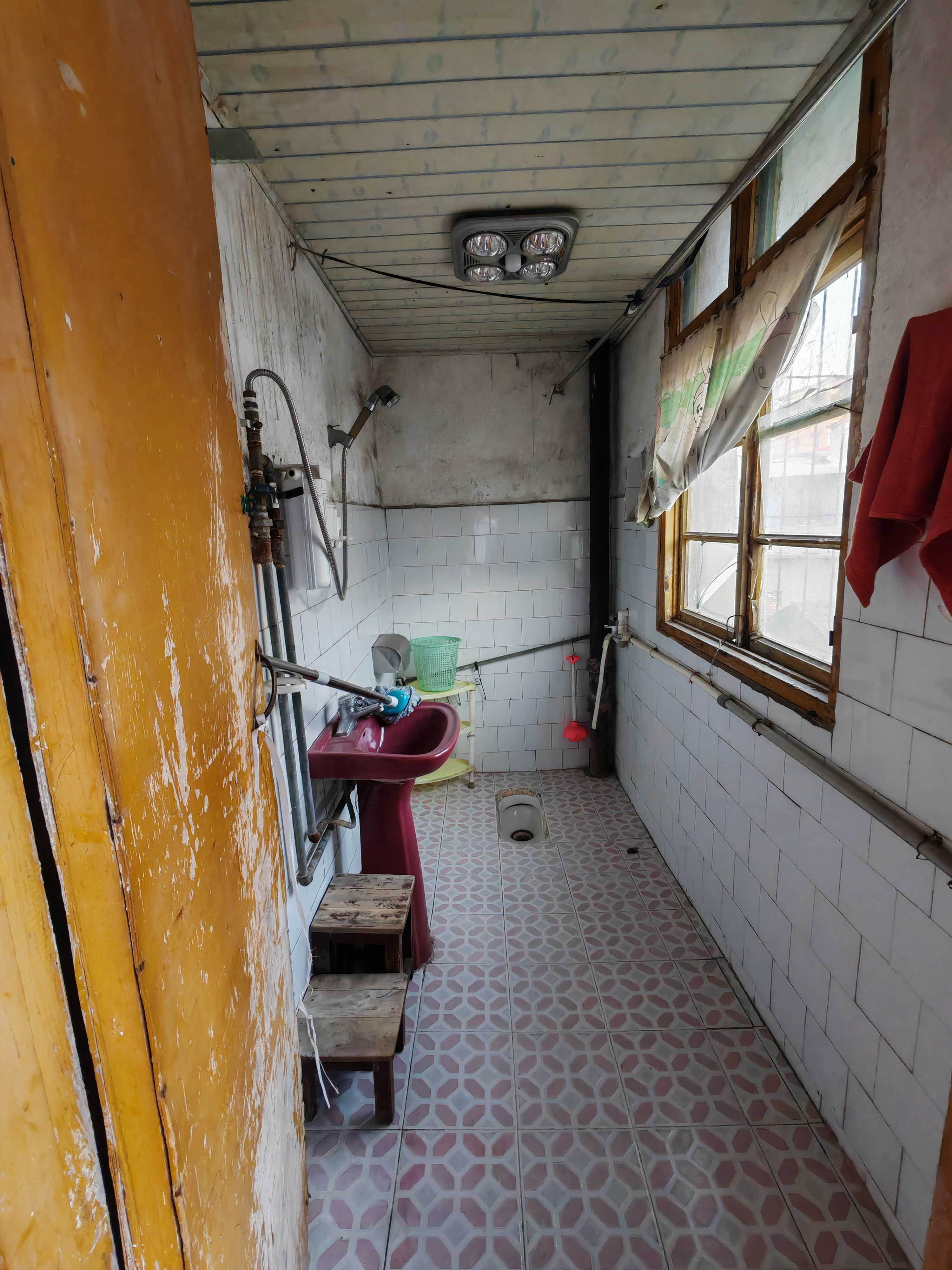 一中一小书包房，3楼，大三房，19.8万，有钥匙看房，看房电话18307150819