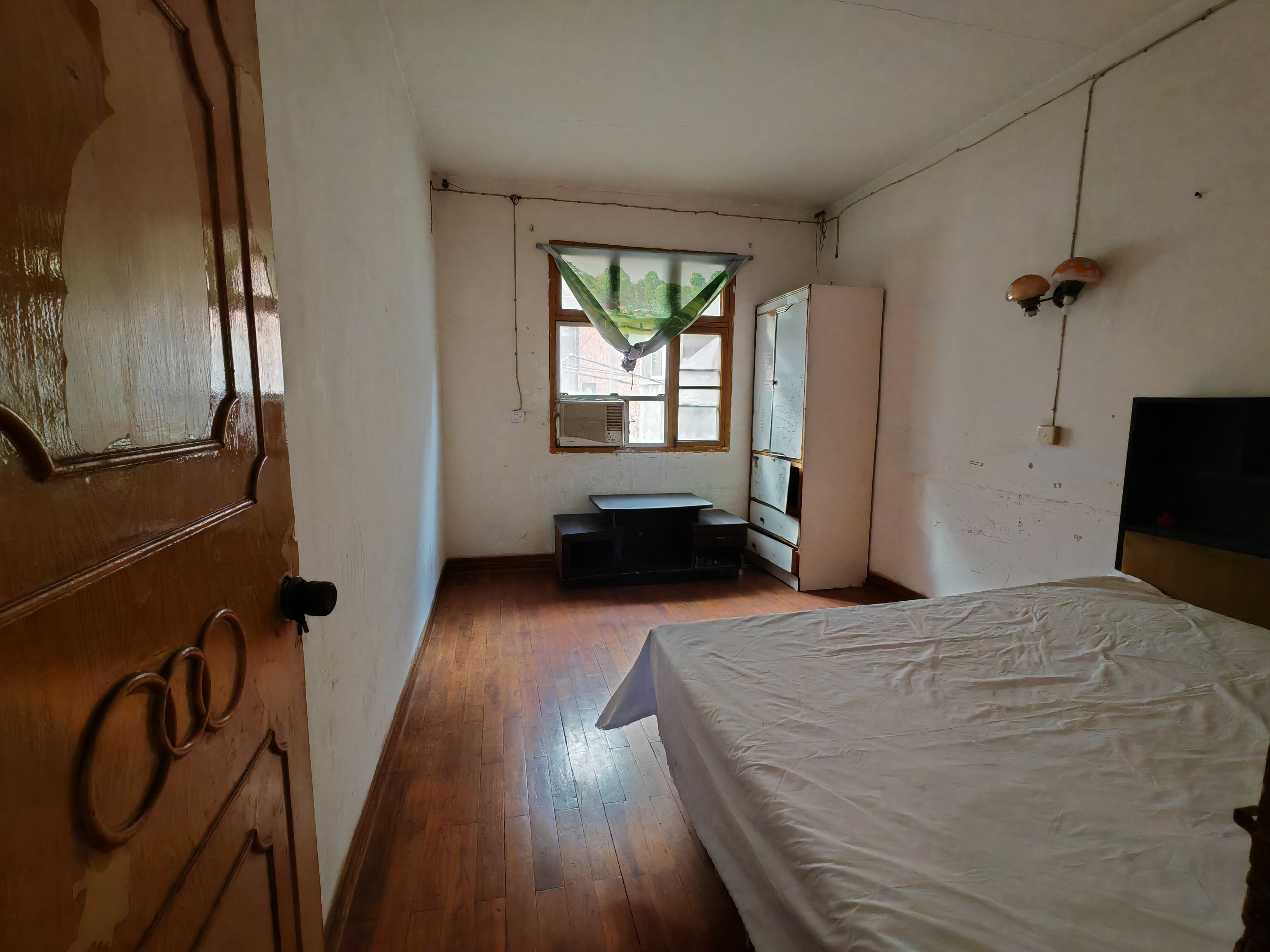 一中一小书包房，3楼，大三房，19.8万，有钥匙看房，看房电话18307150819