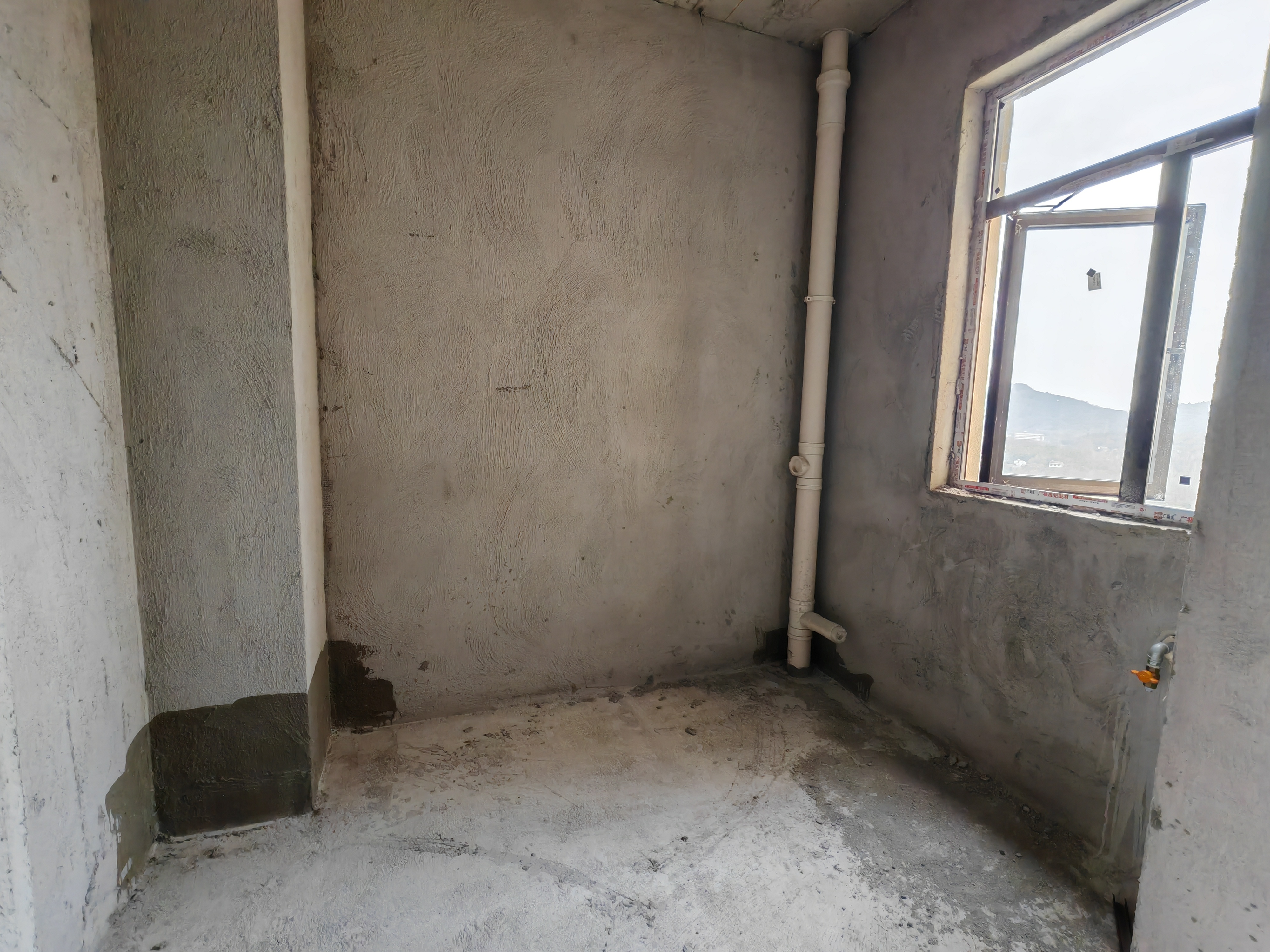 新区电梯房3300一平，南北通透户型，业主诚意出售，看房方便