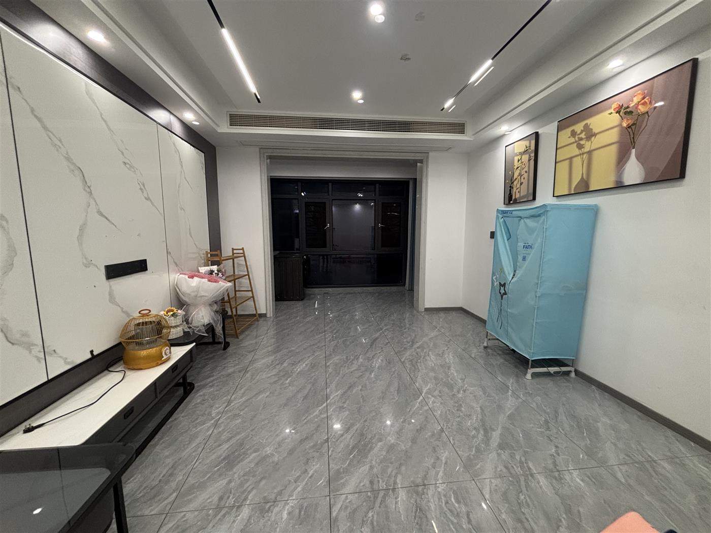 公园里学府专梯专户小高层，63.8万包过户