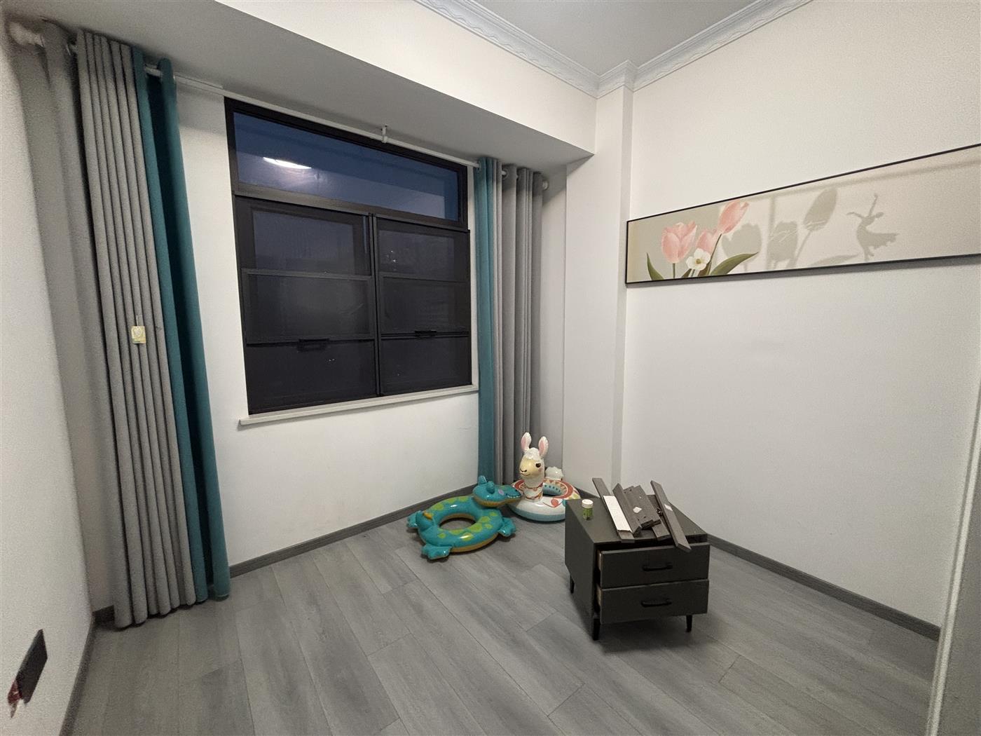 公园里学府专梯专户小高层，63.8万包过户