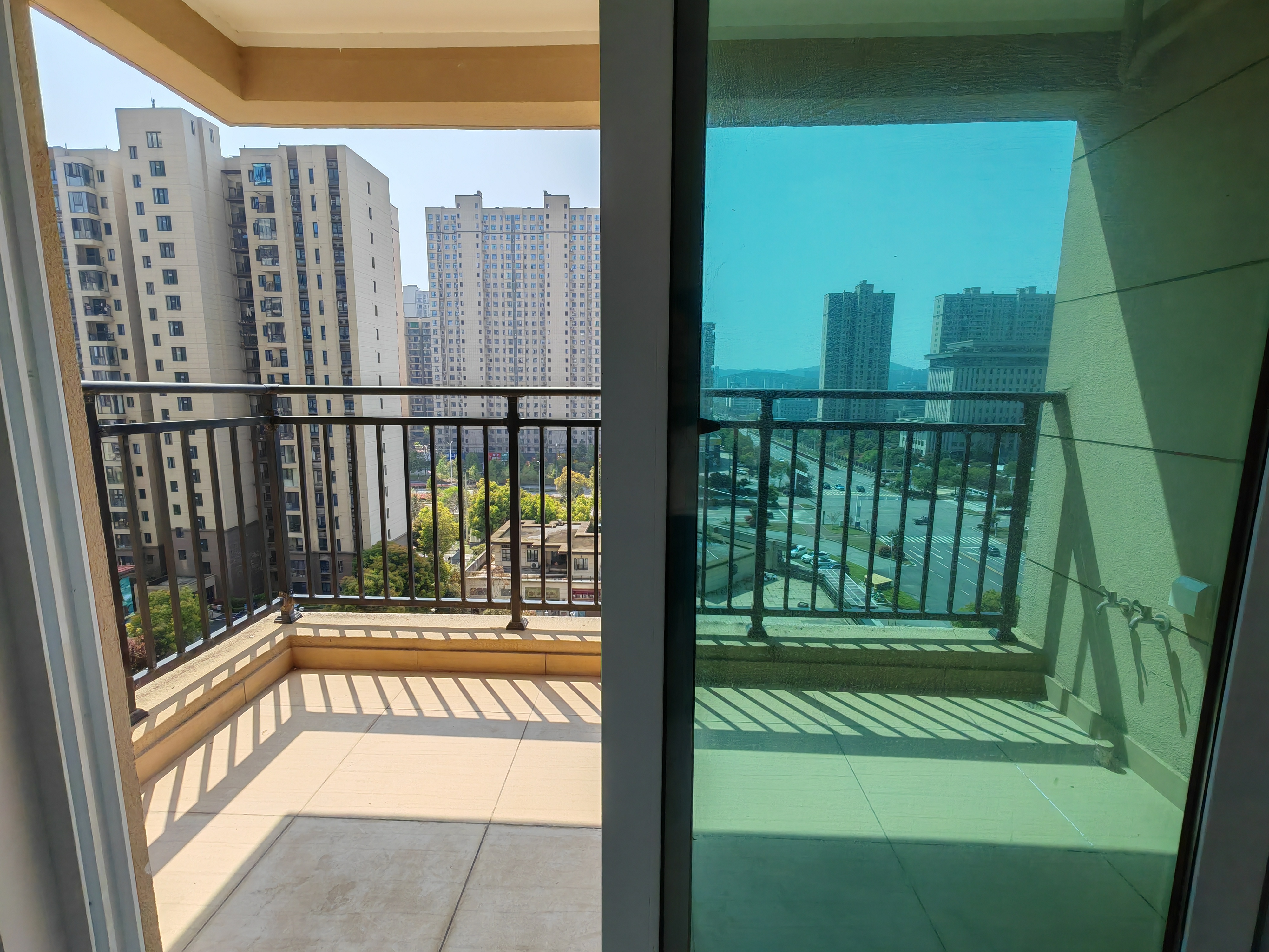 高铁片区赤壁碧桂园三室两厅两卫，10楼，52万，证满二年，有钥匙看房