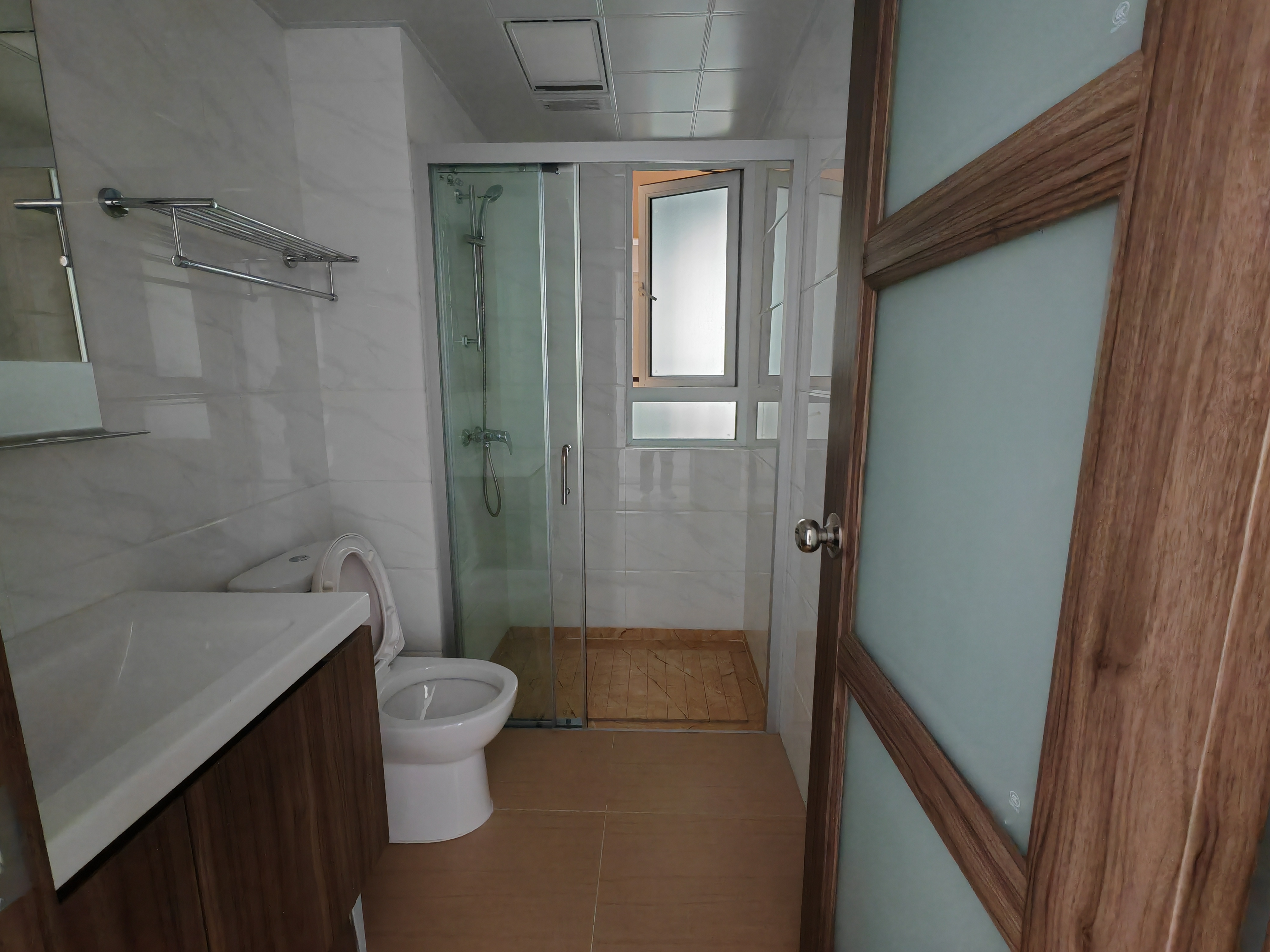 高铁片区赤壁碧桂园三室两厅两卫，10楼，52万，证满二年，有钥匙看房