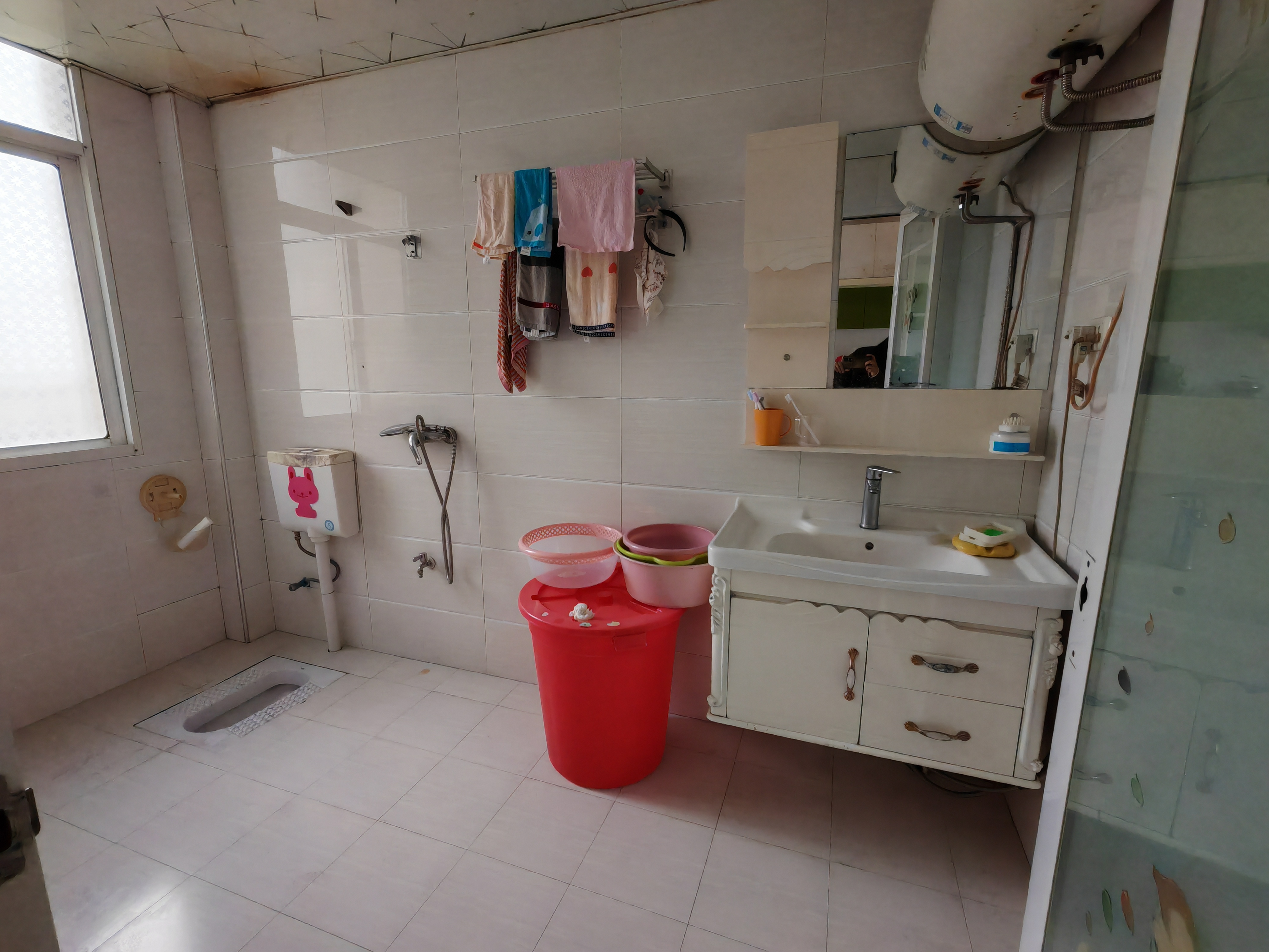 新区，139平，三室两厅两阳台，16万，5楼，急卖，有钥匙看房，看房电话18307150819