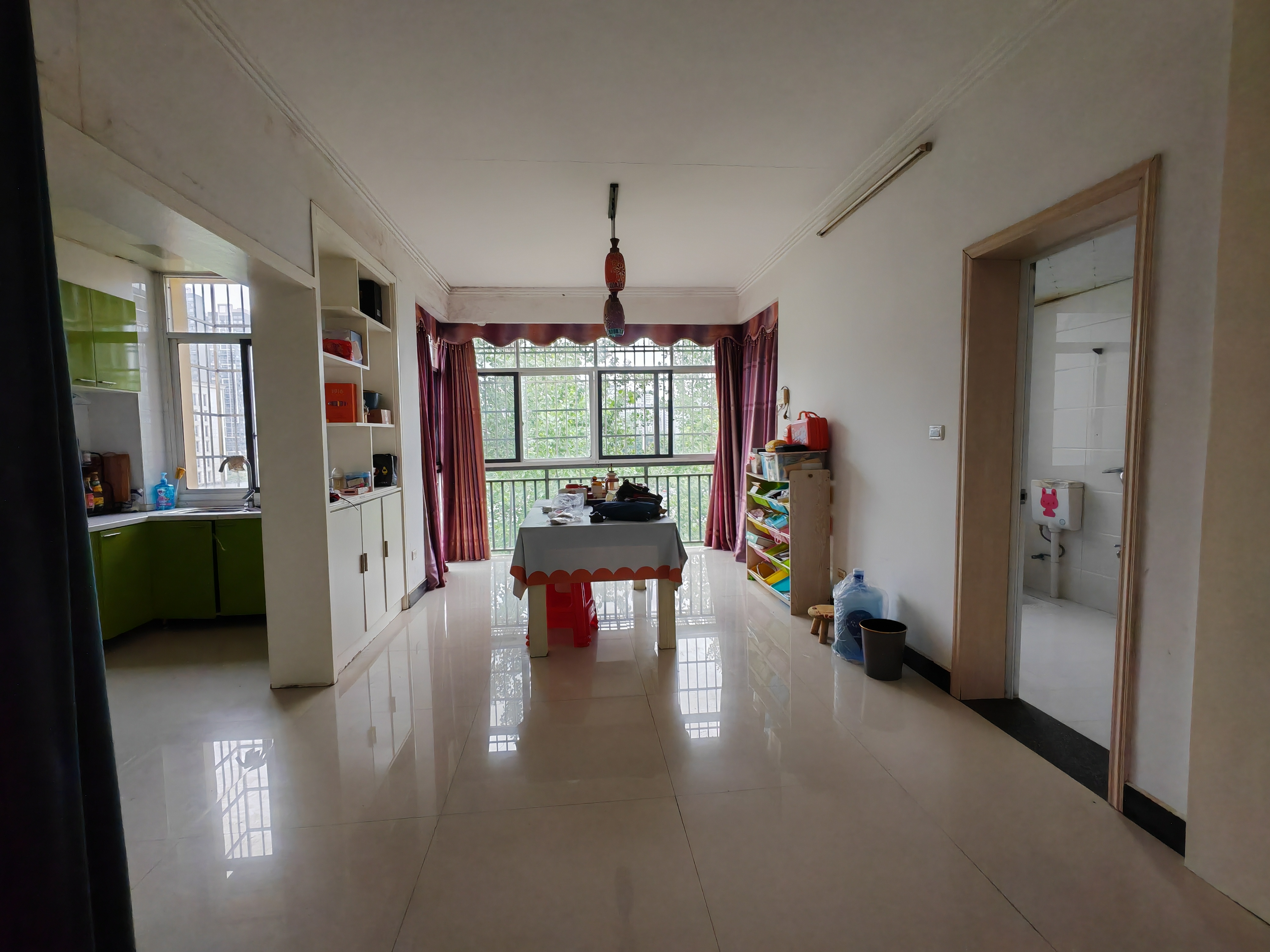 新区，139平，三室两厅两阳台，16万，5楼，急卖，有钥匙看房，看房电话18307150819