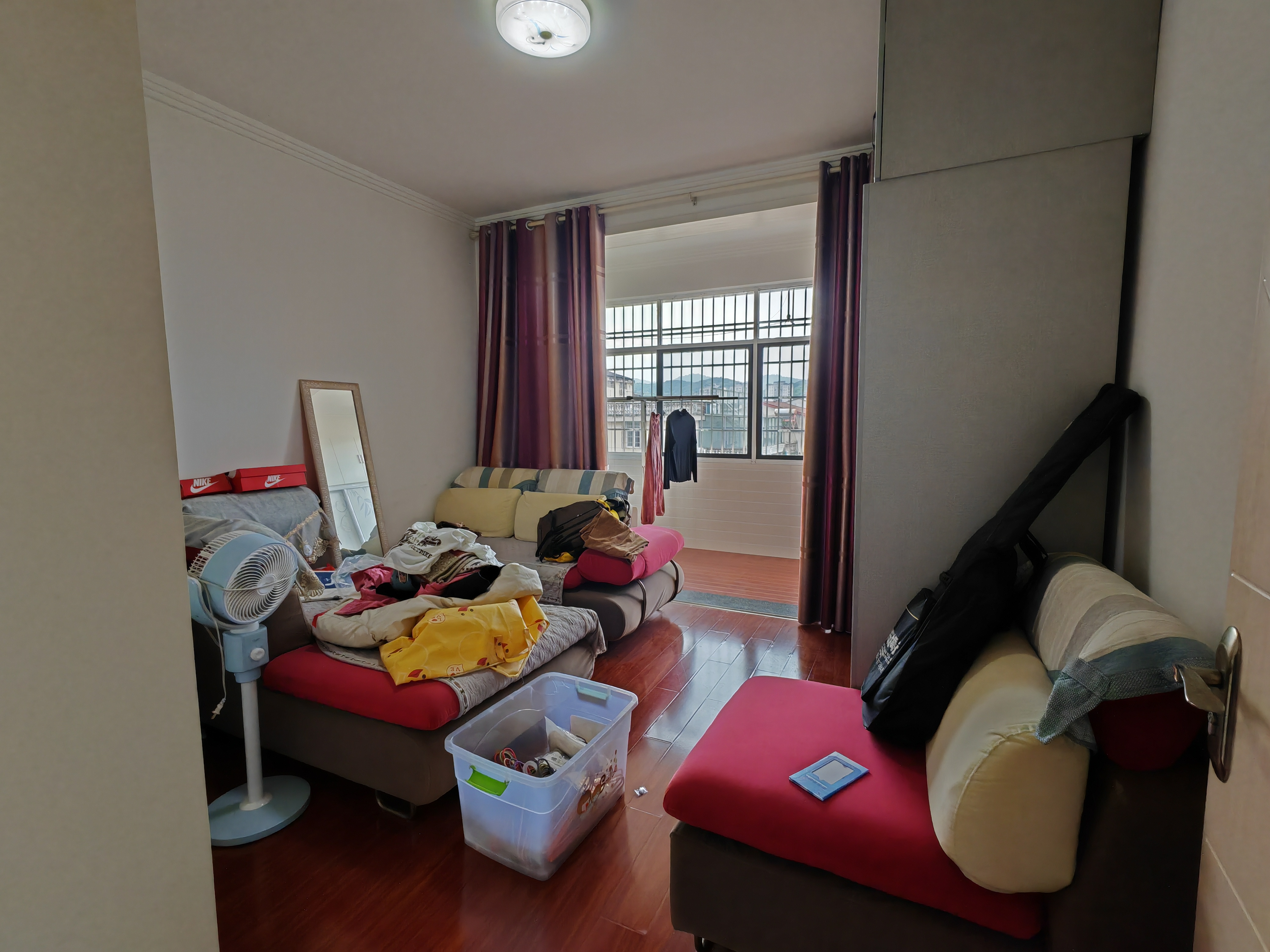 新区，139平，三室两厅两阳台，16万，5楼，急卖，有钥匙看房，看房电话18307150819