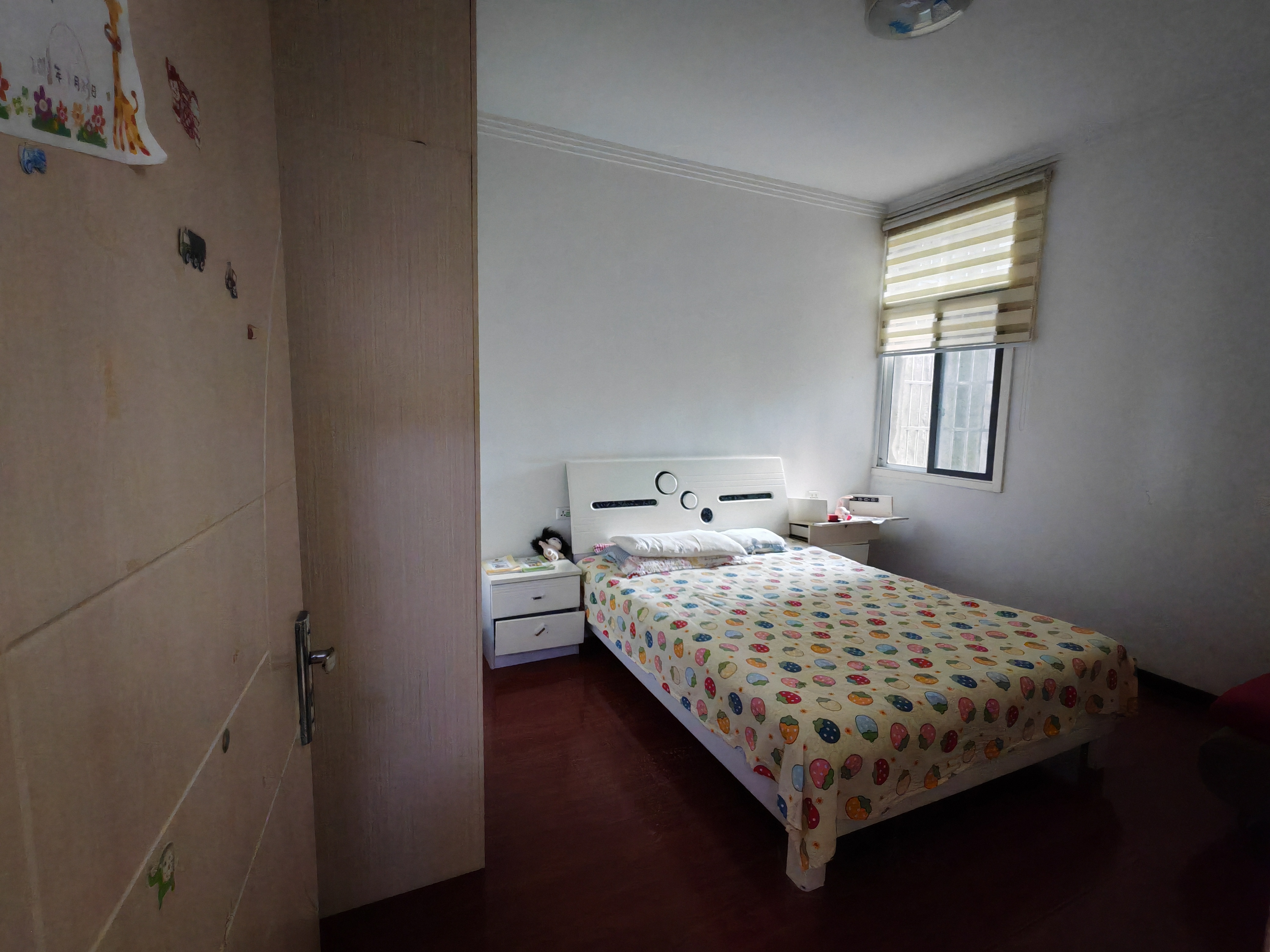 新区，139平，三室两厅两阳台，16万，5楼，急卖，有钥匙看房，看房电话18307150819