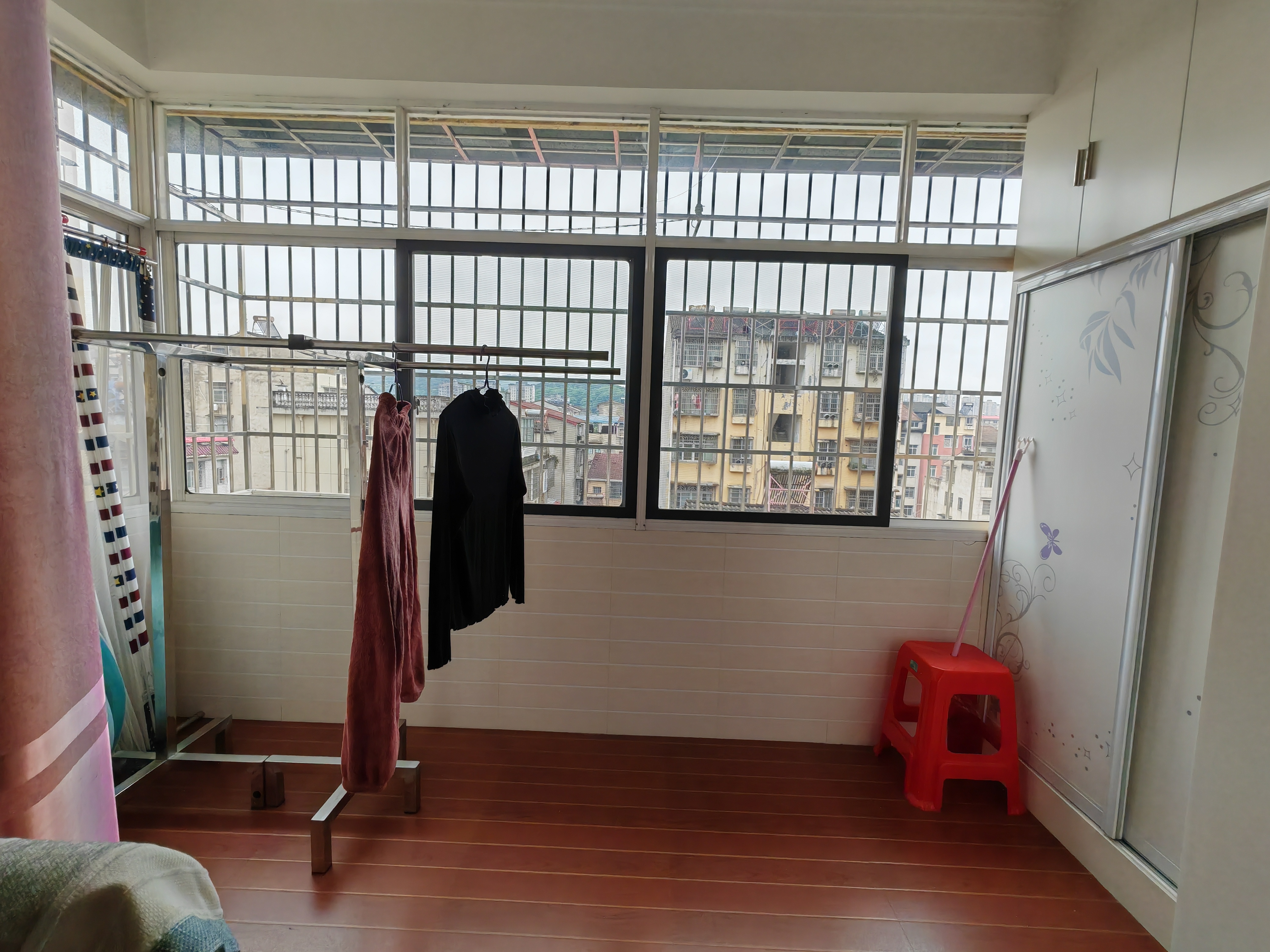 新区，139平，三室两厅两阳台，16万，5楼，急卖，有钥匙看房，看房电话18307150819