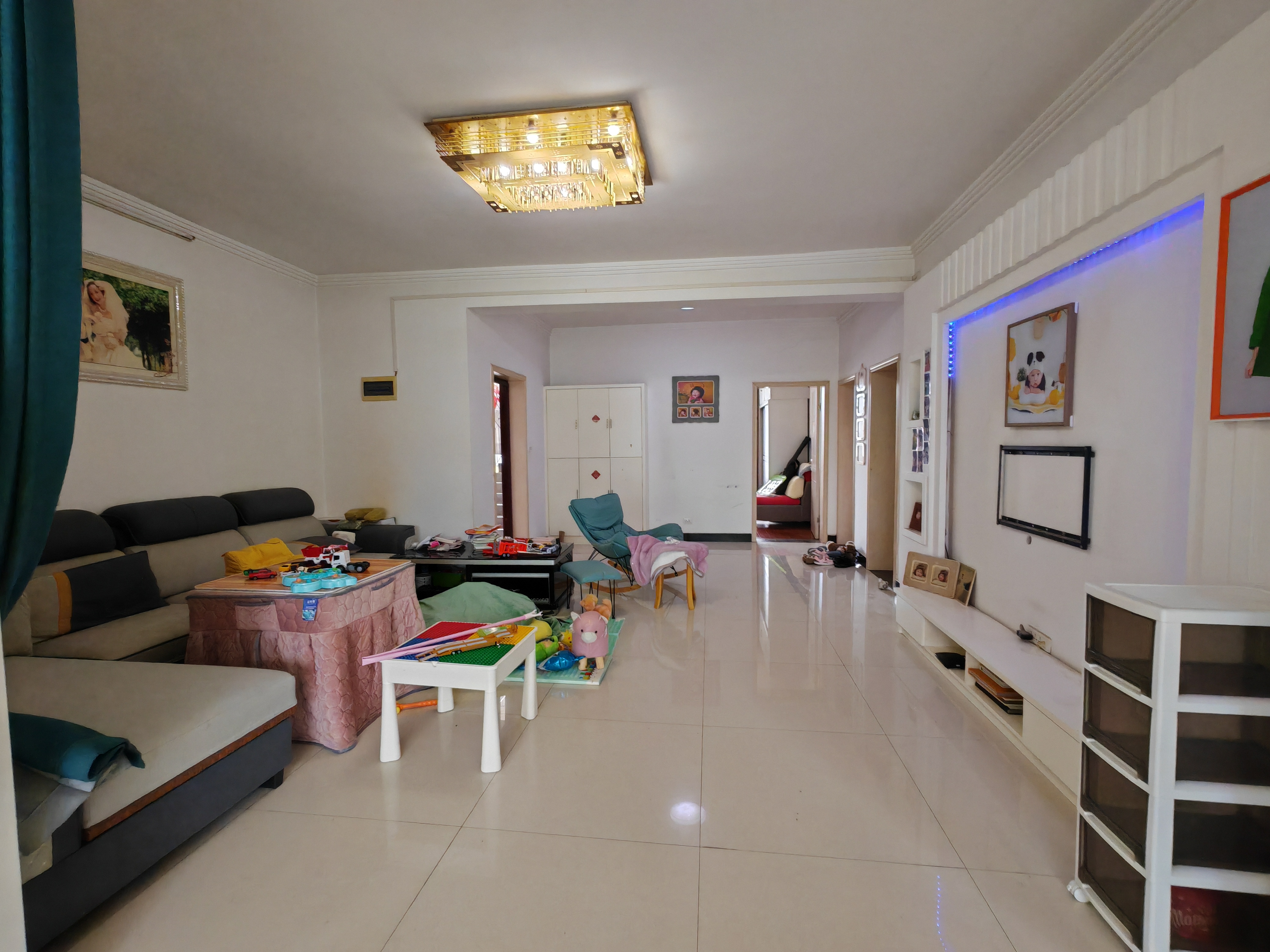 新区，139平，三室两厅两阳台，16万，5楼，急卖，有钥匙看房，看房电话18307150819