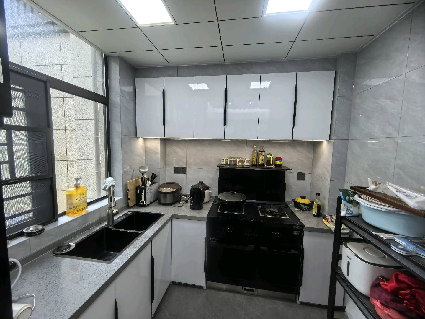 鵬成翰林府·一樓三室兩廳·精裝修帶院子出租2200/月