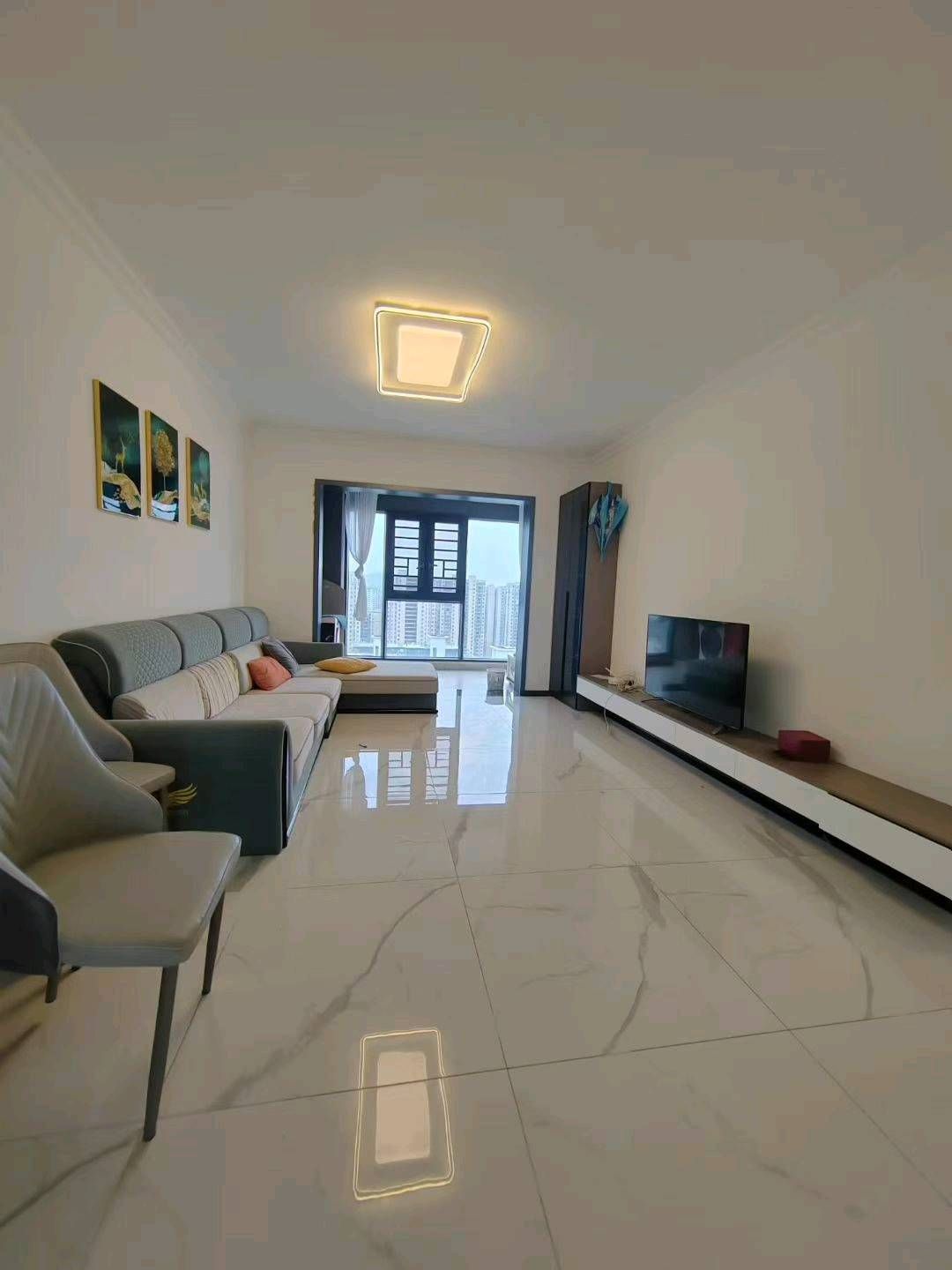 高铁片区·城市之光·全新装修三房·次新小区124平方报价：53万