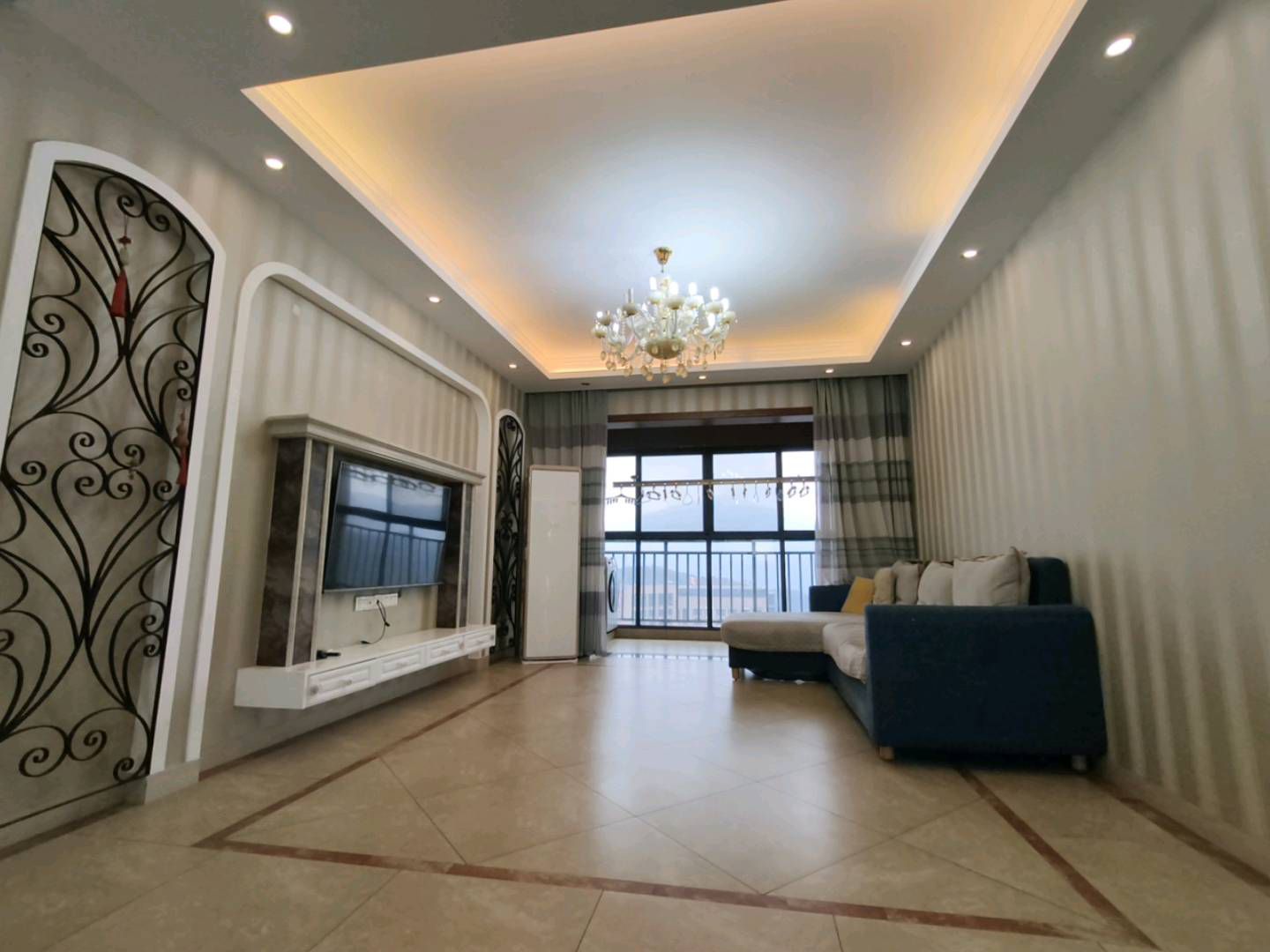 赤壁印象5号公馆·好地段的三居室·116平·8成新·房东外地定居闲置卖53万好楼层