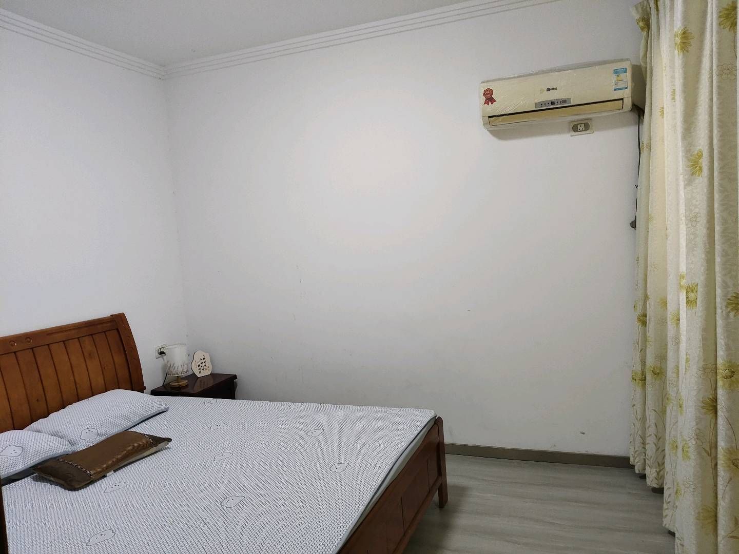 天骄华庭·繁花地段·书包房·两室两厅118平方·拎包入住报价30W＋