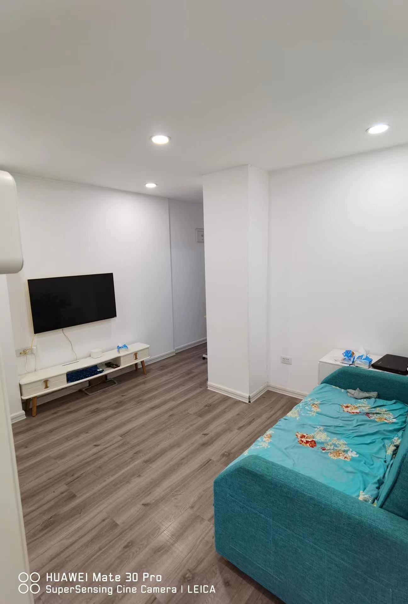 东洲大厦复式三室二厅二卫2300/月，拎包入住