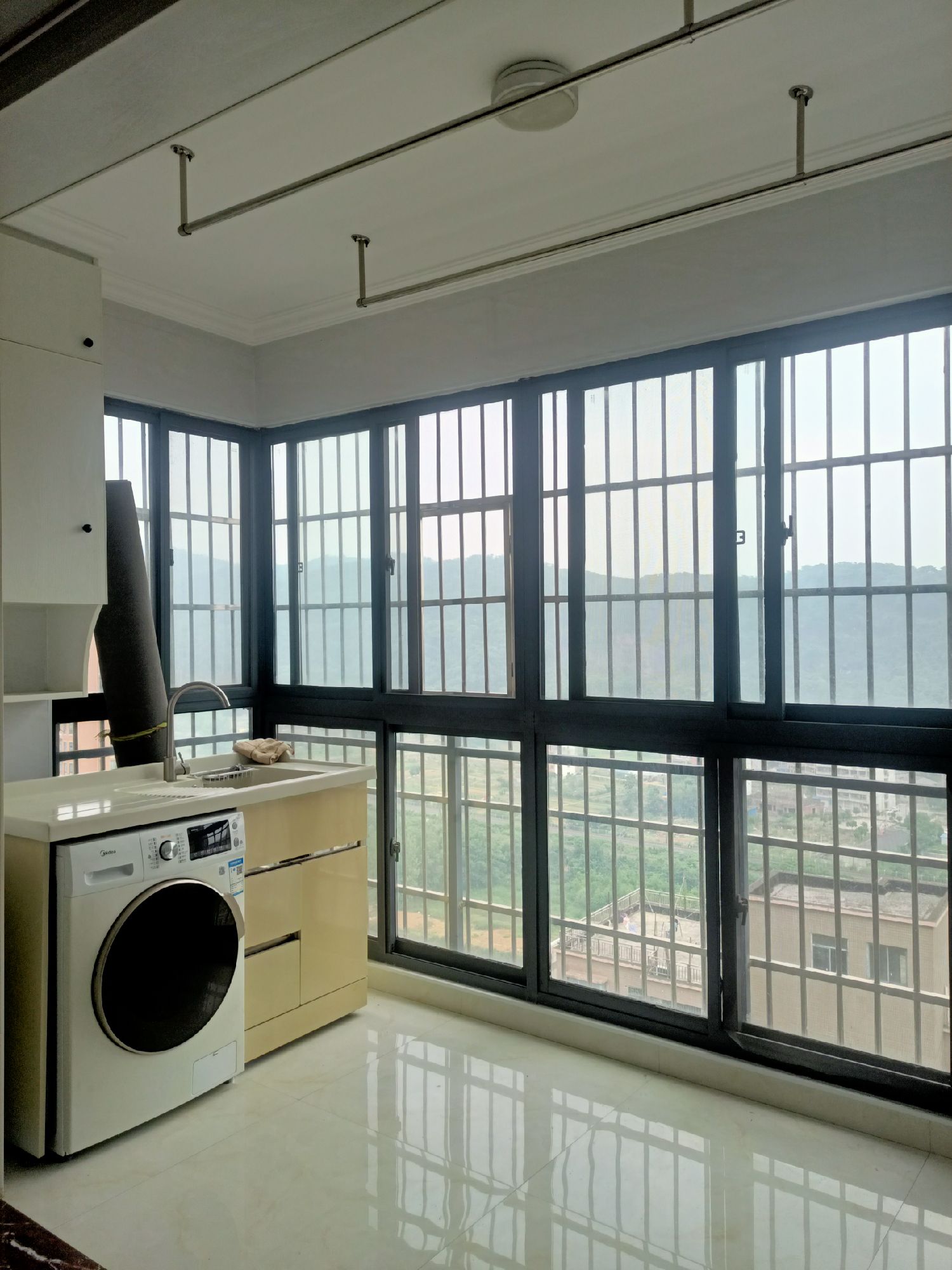 景峰尚城·精装修3室2厅2卫·可以拎包入住1800/月